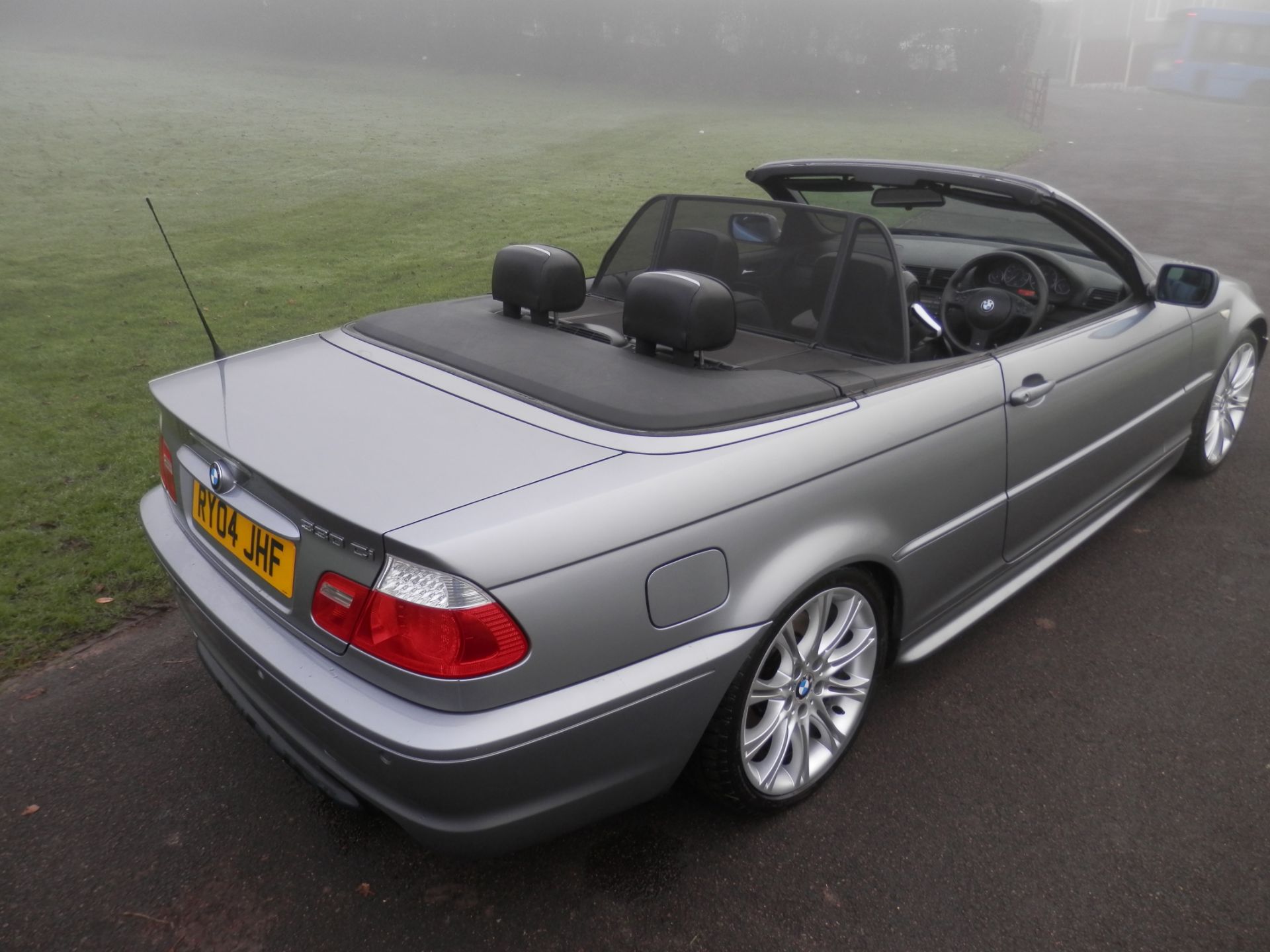 2004/04 BMW 330 CI M-SPORT COUPE SPORTS AUTO CONVERTIBLE, SILVER WITH BLACK LEATHER, ONLY 69K MILES. - Bild 12 aus 21