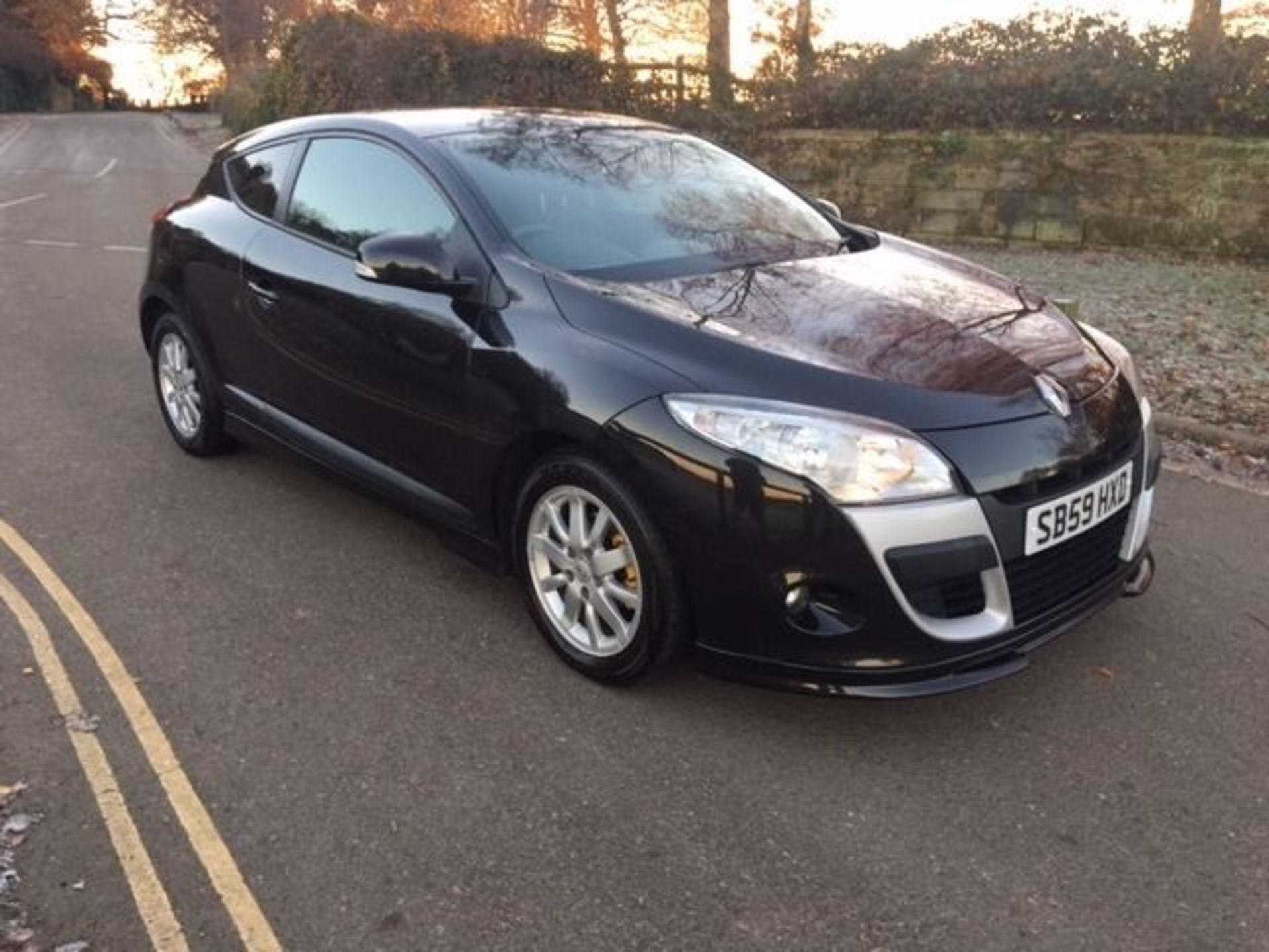 2009 RENAULT MEGANE 1.6 EXPRESSION VVT 110 BHP WITH RS BODY STYLING KIT. 55K MILES 12 MONTHS MOT. - Image 2 of 9