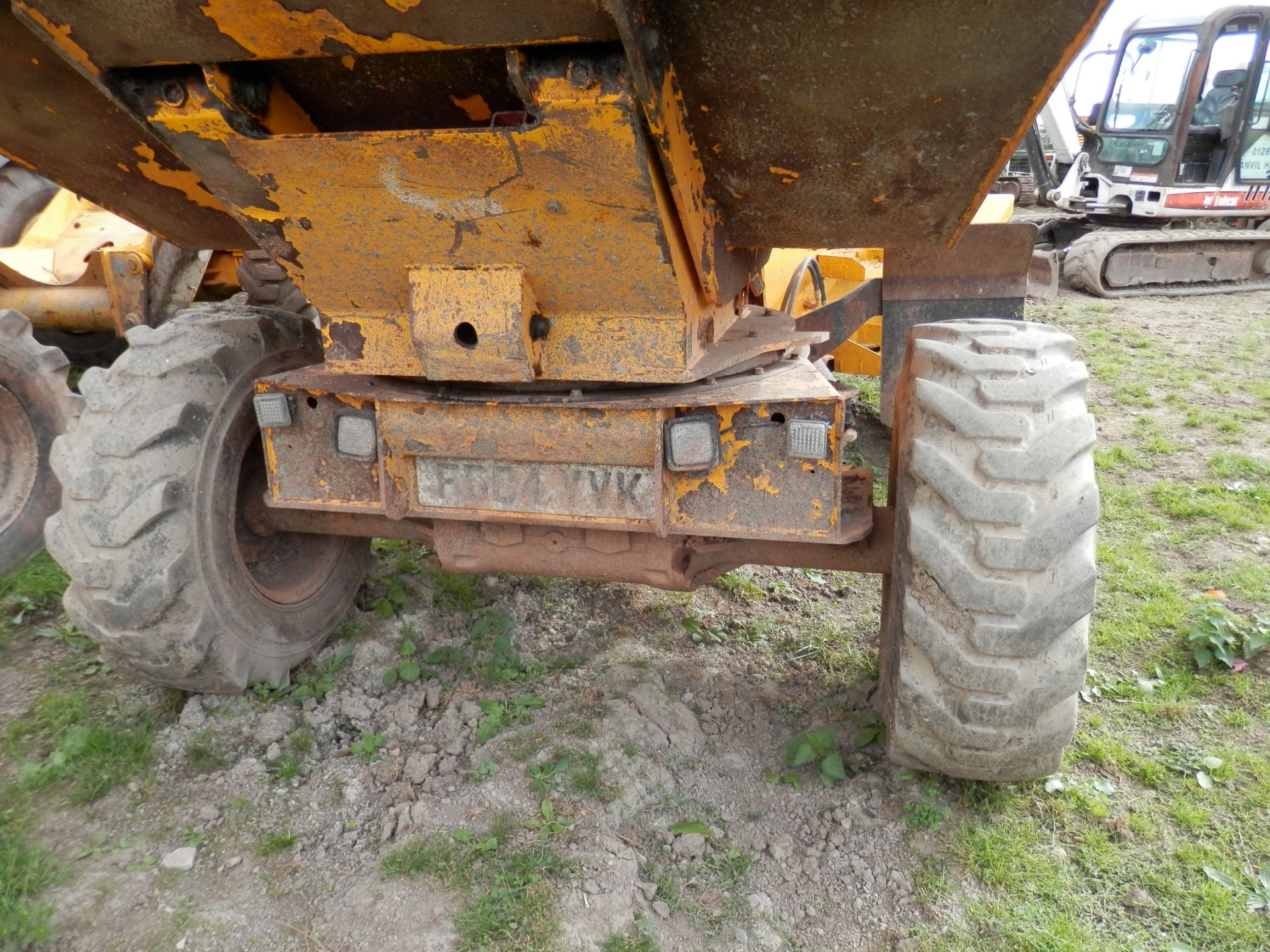 2004/04 WORKING THWAITES 5 TONNE DIESEL SWIVEL DUMPER TRUCK. 3067 WORKING HOURS. - Image 4 of 11