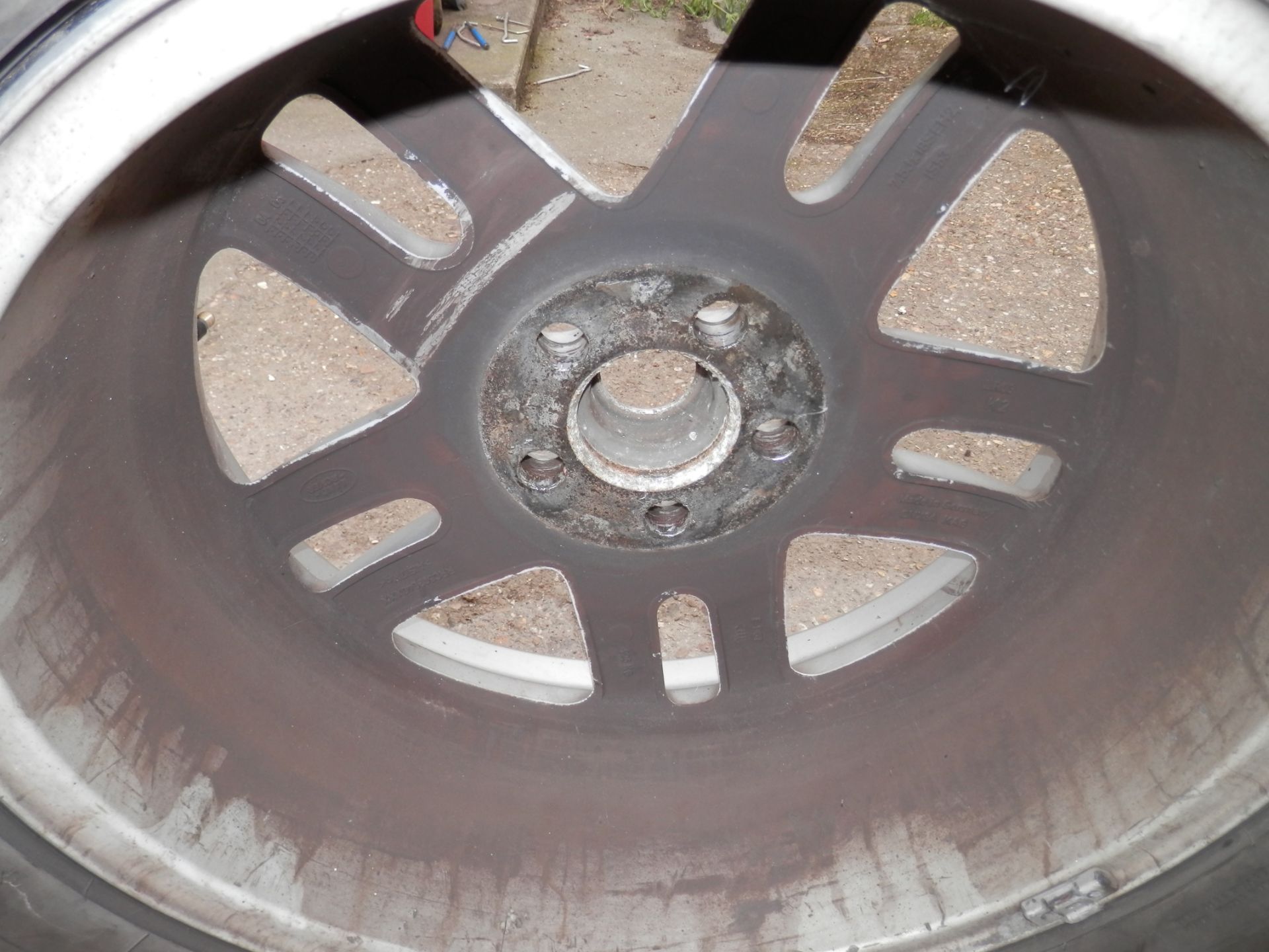 1 X RANGE ROVER VOGUE TD6 18" WHEEL & DECENT GOODYEAR TYRE. 255/60/18. FROM A 2004 CAR. FITS OTHERS - Image 3 of 5