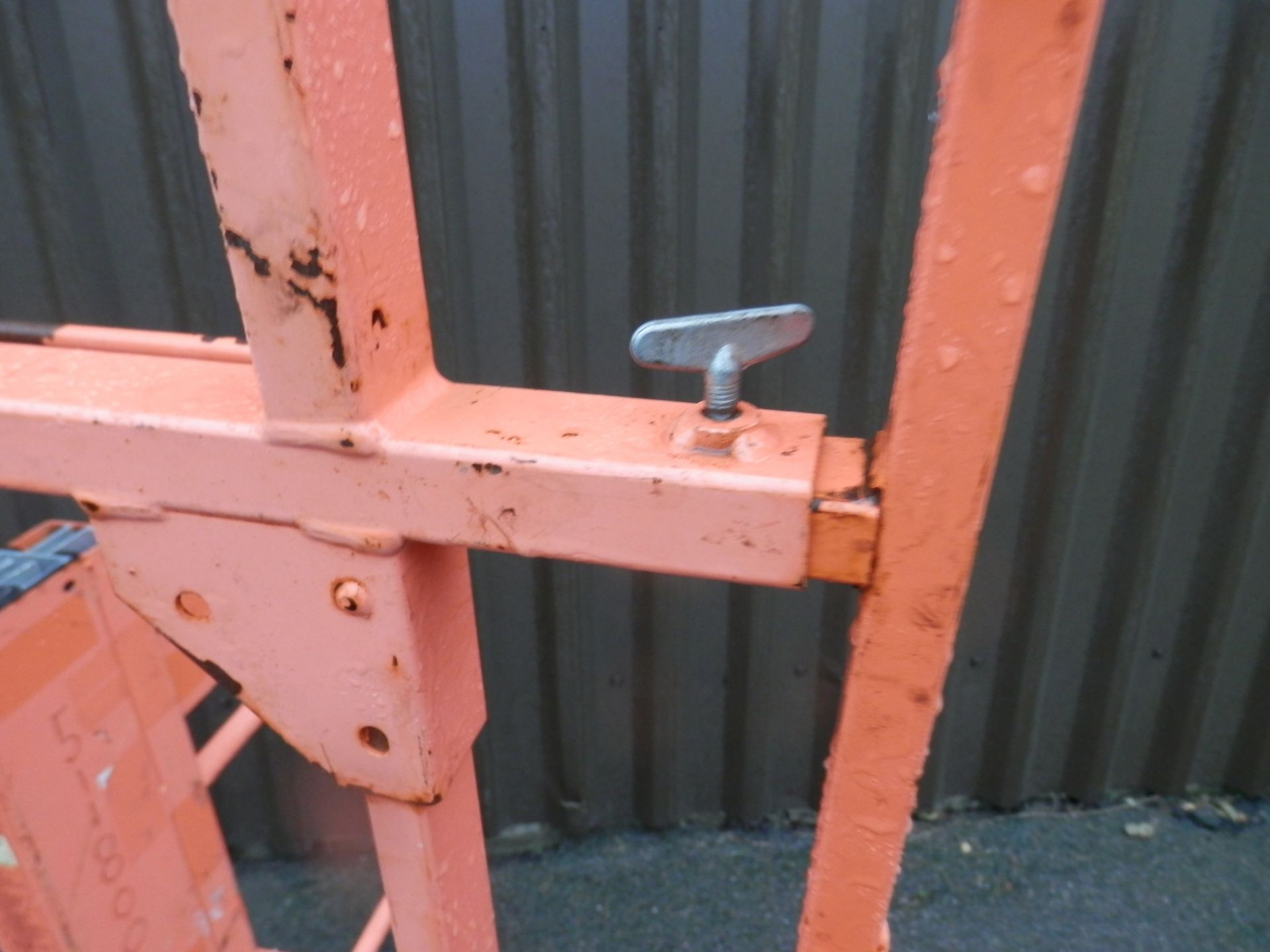 QUALITY LEVPANO FULLY WORKING HAND WIND TILTING PLASTER BOARD LIFTER. - Image 8 of 8