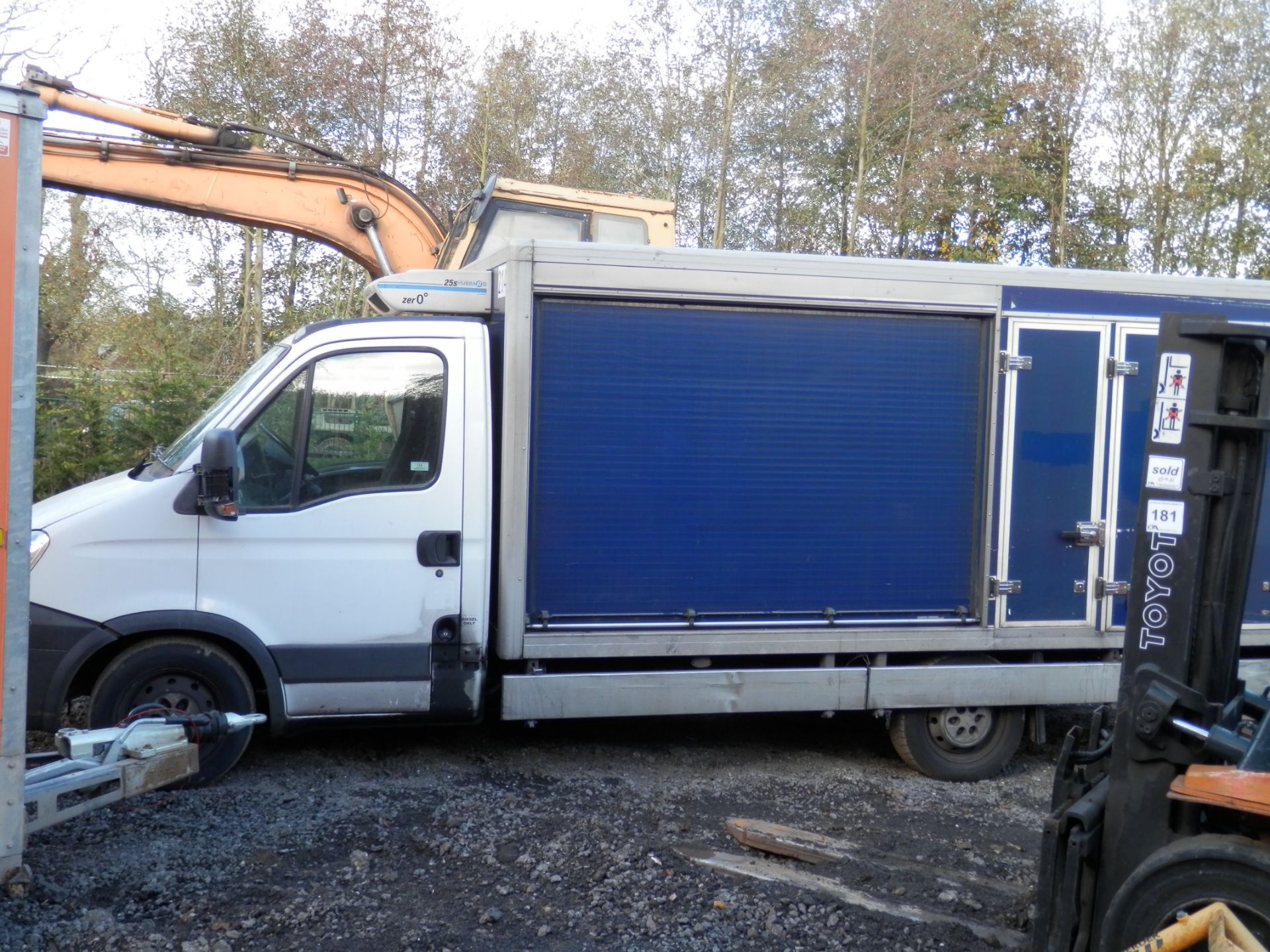 2011/61 PLATE IVECO FLATBED/BOX VAN. EX TESCO DELIVERY VANS, DIESEL, AUTO, 102K MILES. - Bild 2 aus 8