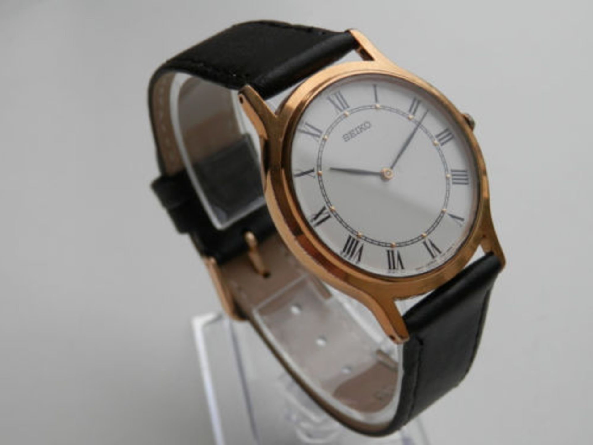 STUNNING LOOKING 1997 SEIKO V-700 SUPER SLIM FITTING QUARTZ 2 HAND WATCH. - Image 2 of 9