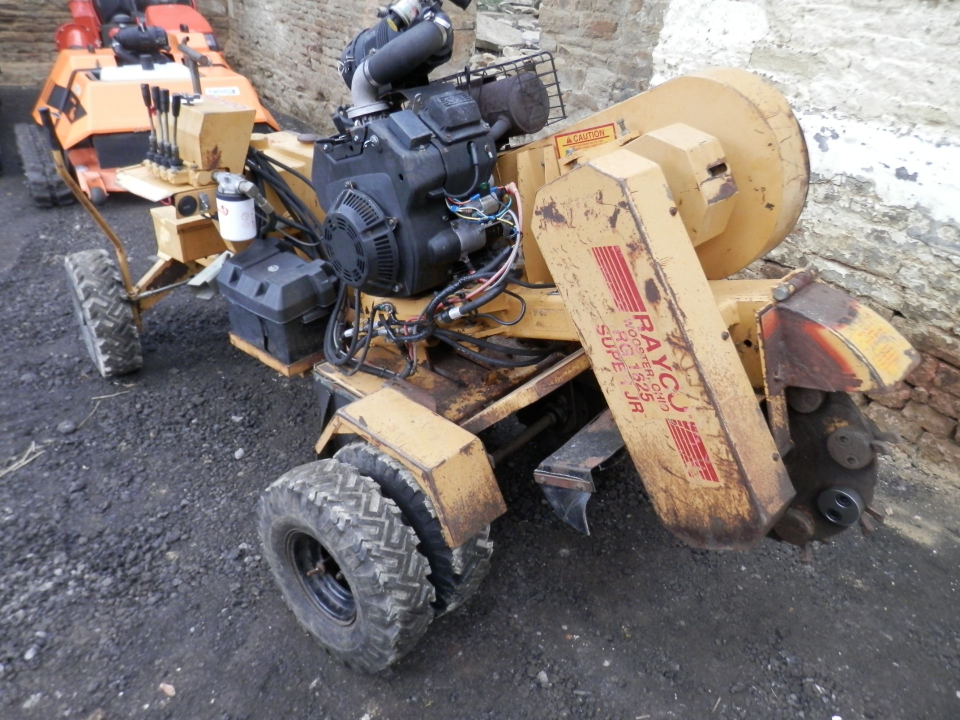 WORKING RAYCO RG1625 SUPER JUNIOR AMERICAN MADE STUMP GRINDER. WILL CHEW THROUGH JUST ABOUT ANYTHING - Image 6 of 10