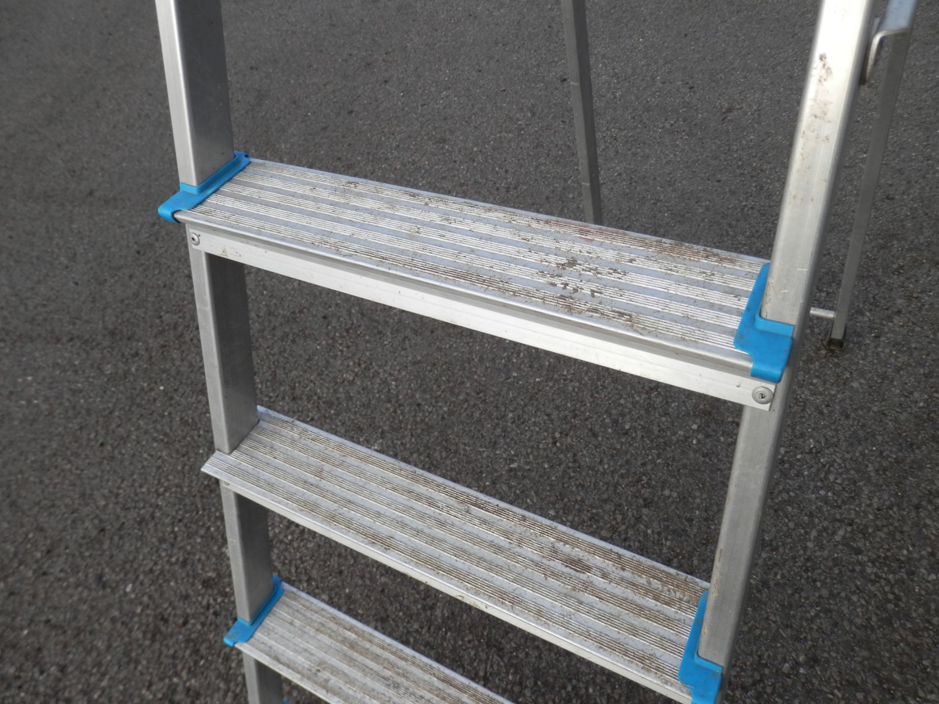 SET OF FOLDING ALUMINIUM STEP LADDERS, NO RESERVE - Image 2 of 4