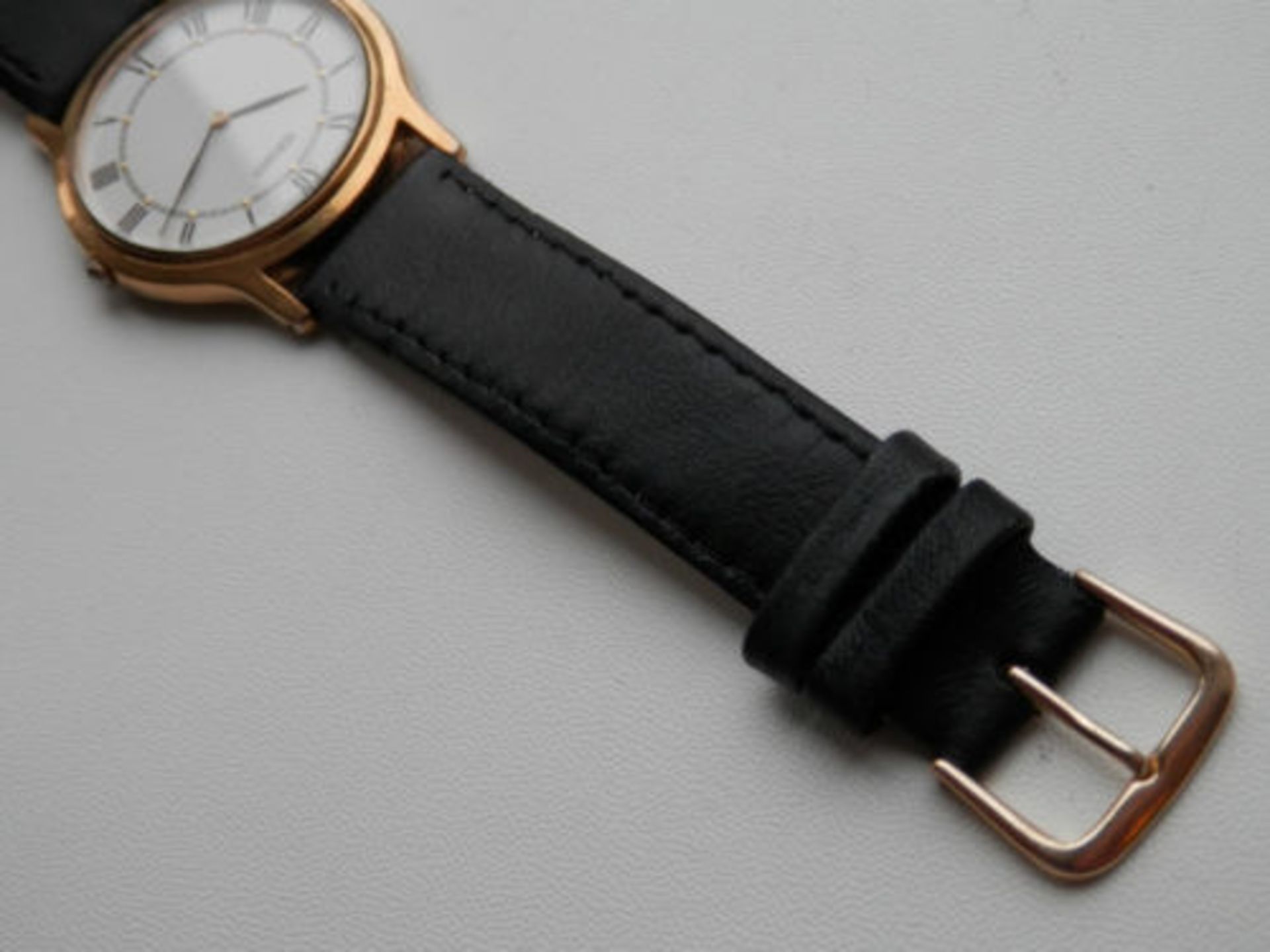 STUNNING LOOKING 1997 SEIKO V-700 SUPER SLIM FITTING QUARTZ 2 HAND WATCH. - Image 5 of 9