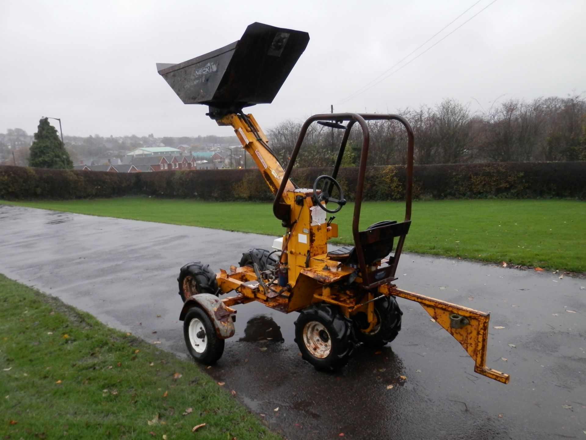 ALL WORKING ROUGHNECK 750 KG HIGH LIFT DUMPER ON ITS OWN TRAILER. EASY TO HITCH.