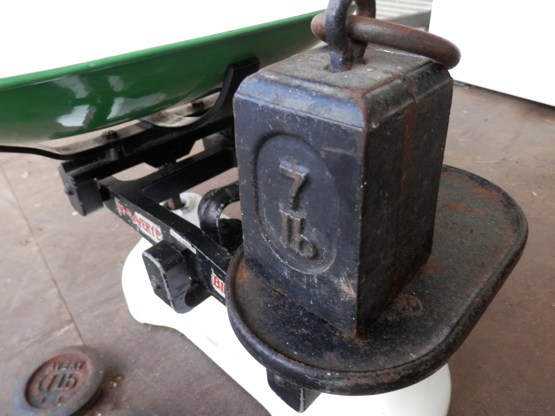 1 X SET OF VINTAGE W.TAVERY SHOP WEIGHING SCALES WITH WEIGHTS. - Image 3 of 5