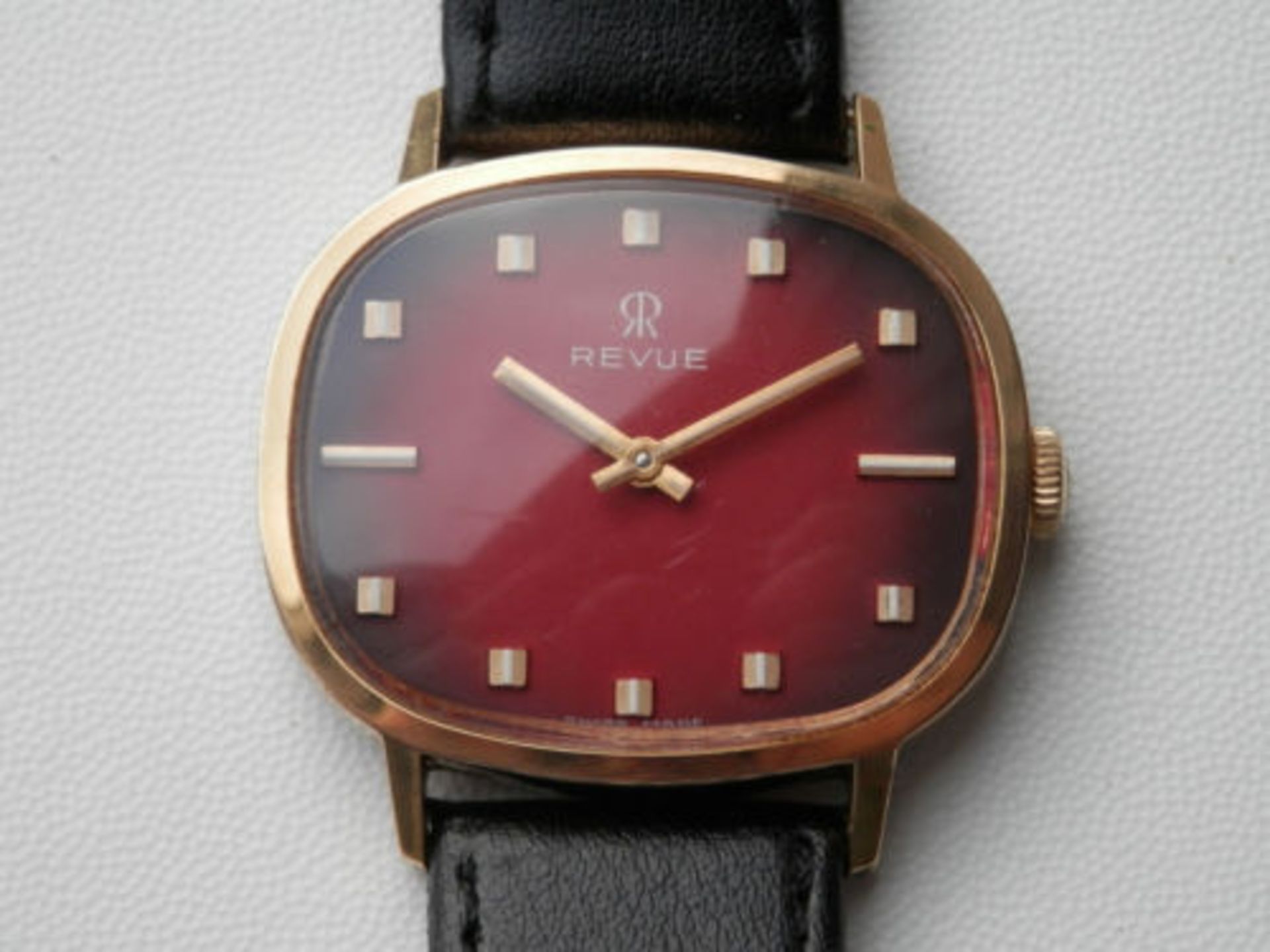 RRP £200+ RARE WORKING 1960S REVUE THOMMEN SWISS 17 JEWEL HAND WIND WATCH, CHERRY DIAL. - Image 4 of 12