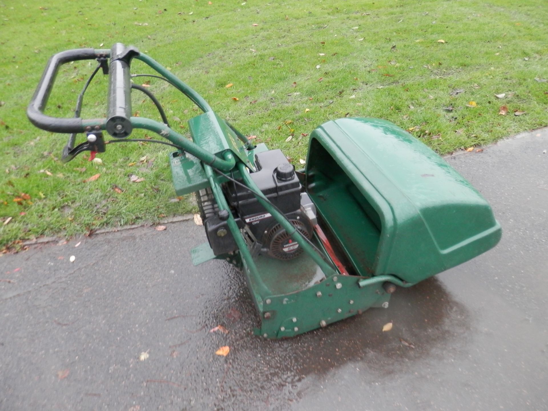 ATCO ROYALE B24E SELF PROPELLED PETROL MOWER. GOOD WORKING ORDER. - Image 3 of 8
