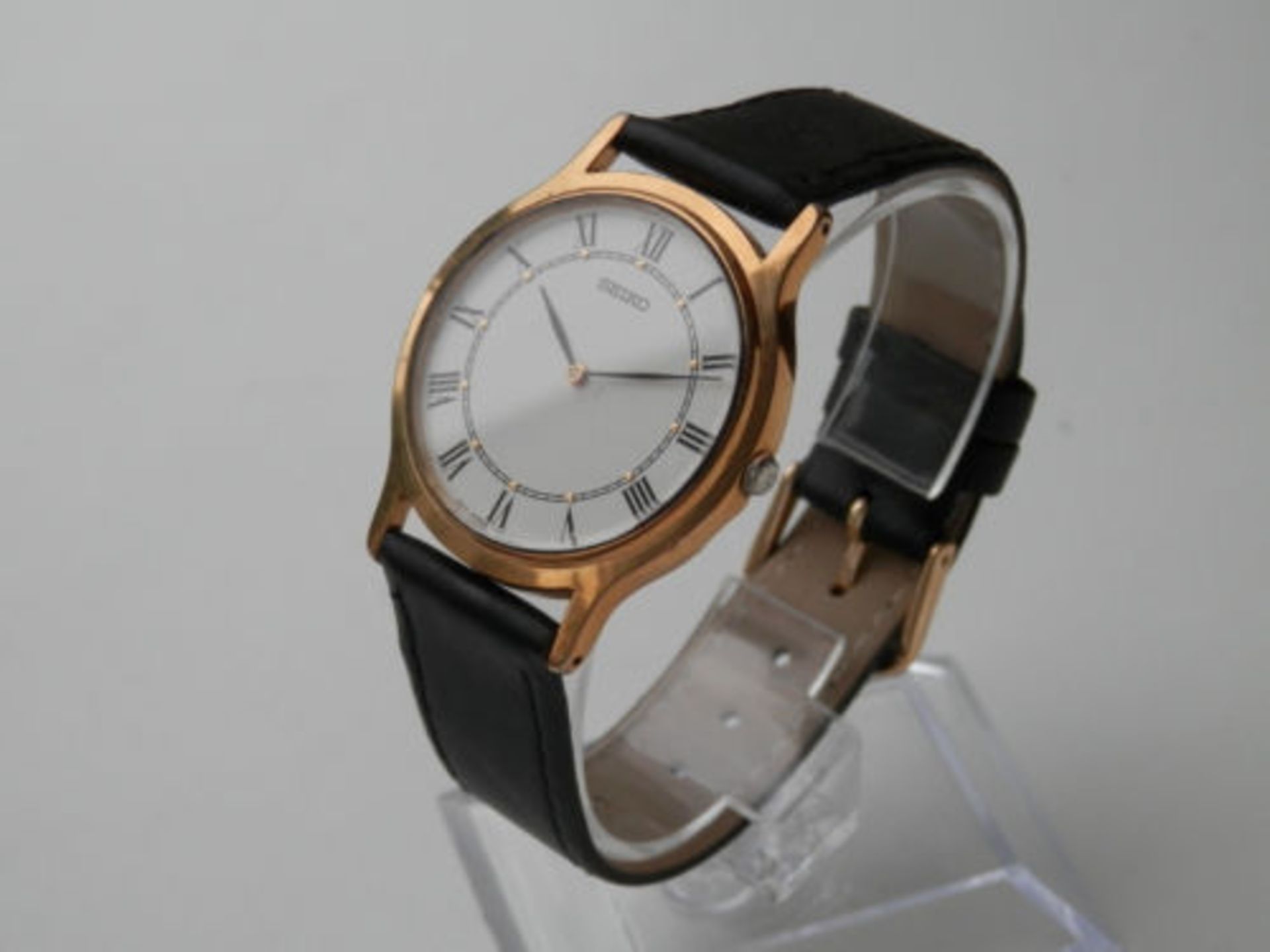 STUNNING LOOKING 1997 SEIKO V-700 SUPER SLIM FITTING QUARTZ 2 HAND WATCH.