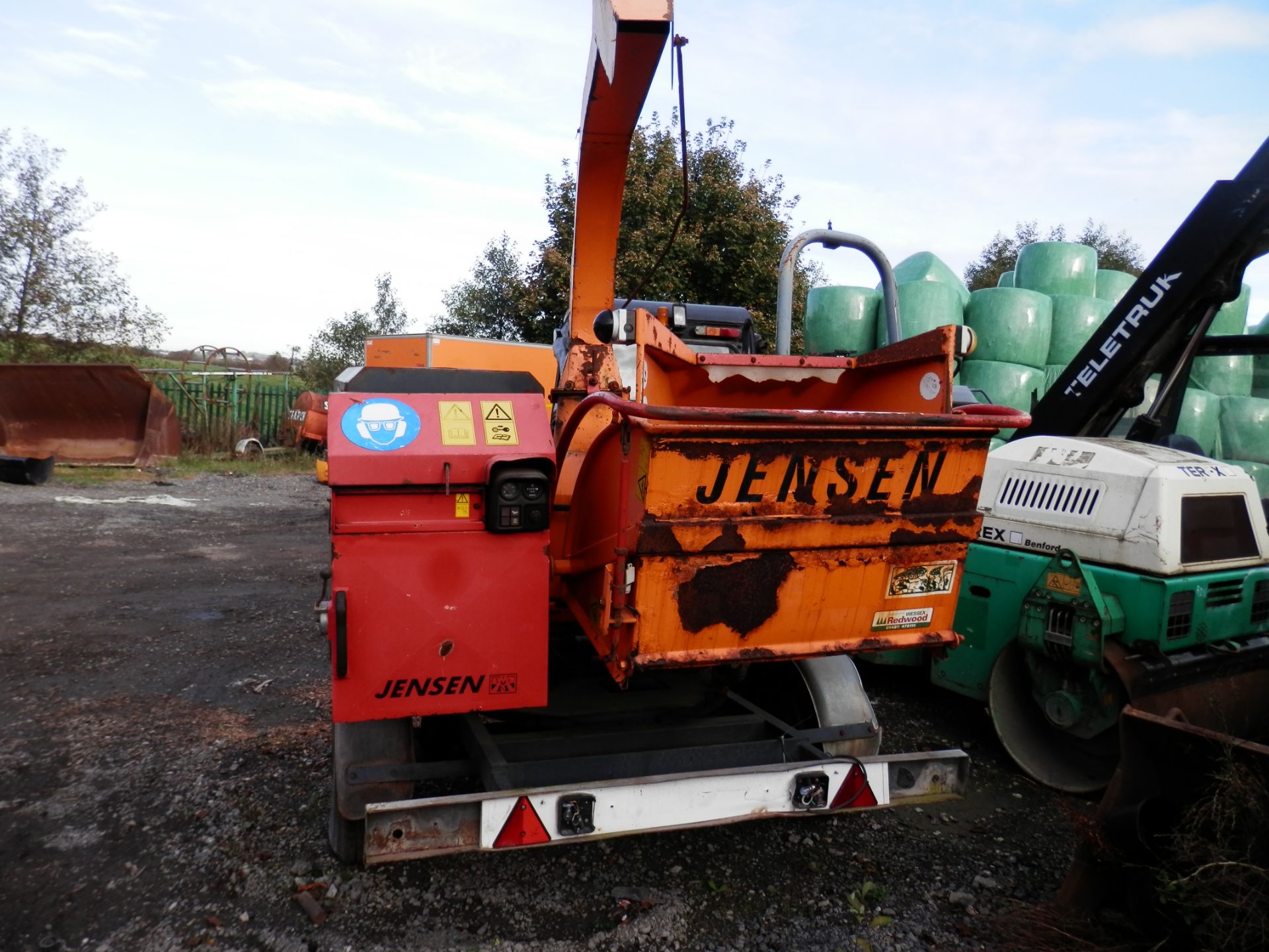 QUALITY 2004 JENSEN DIESEL TURNTABLE CHIPPER, GOOD WORKING ORDER - Image 8 of 9