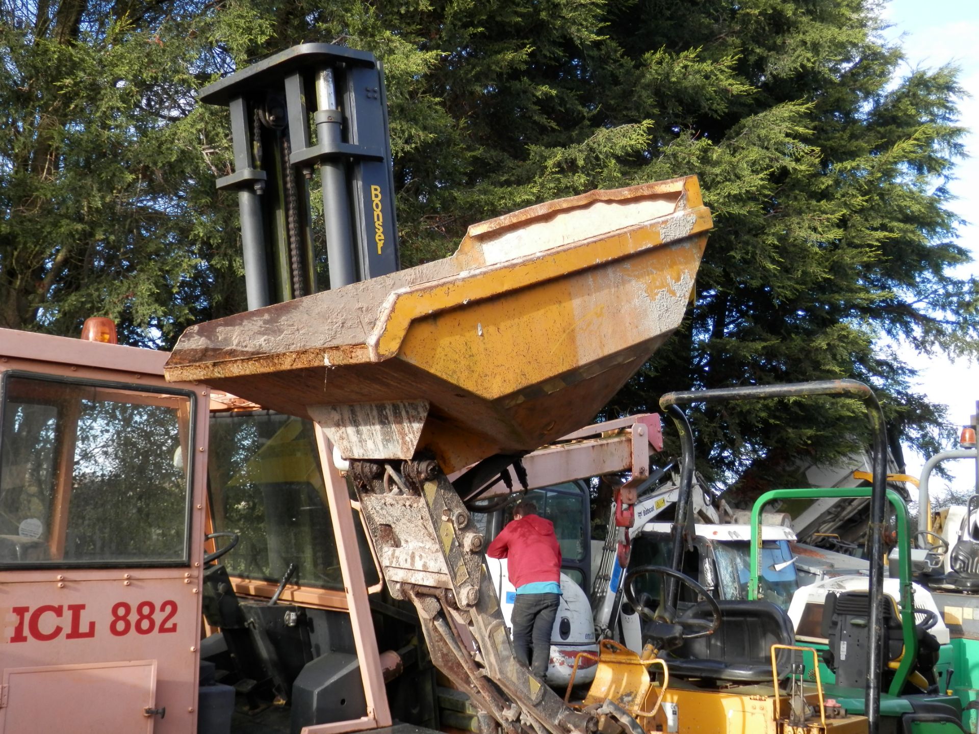 LIFTON 750KG DIESEL HIGH LIFT DUMPER - Image 2 of 9