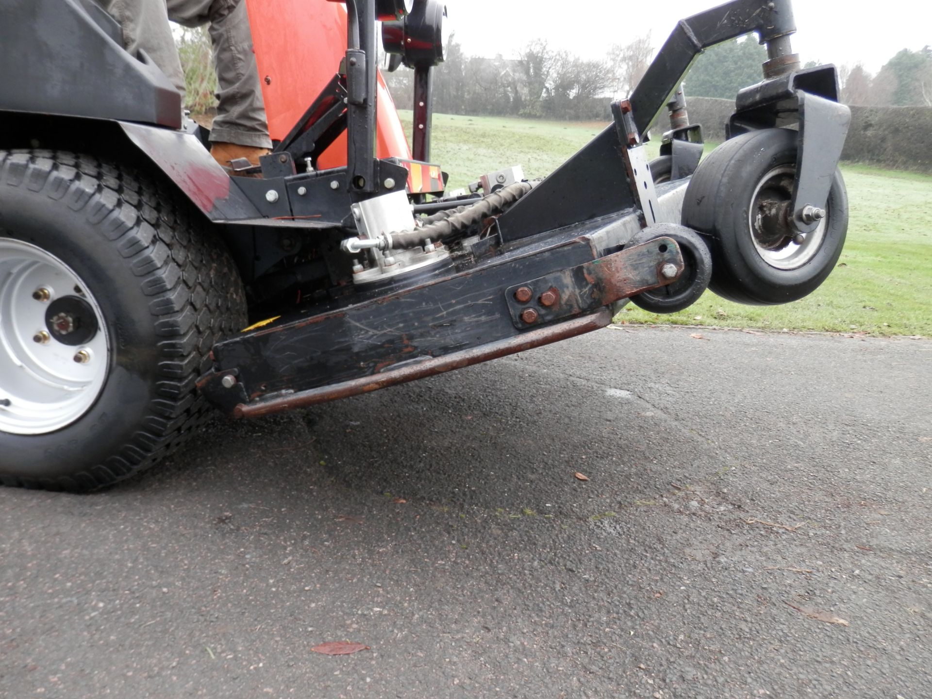 2009 JACOBSEN HR 3300T RIDE ON DIESEL MOWER. FRONT DECKS. - Image 14 of 15