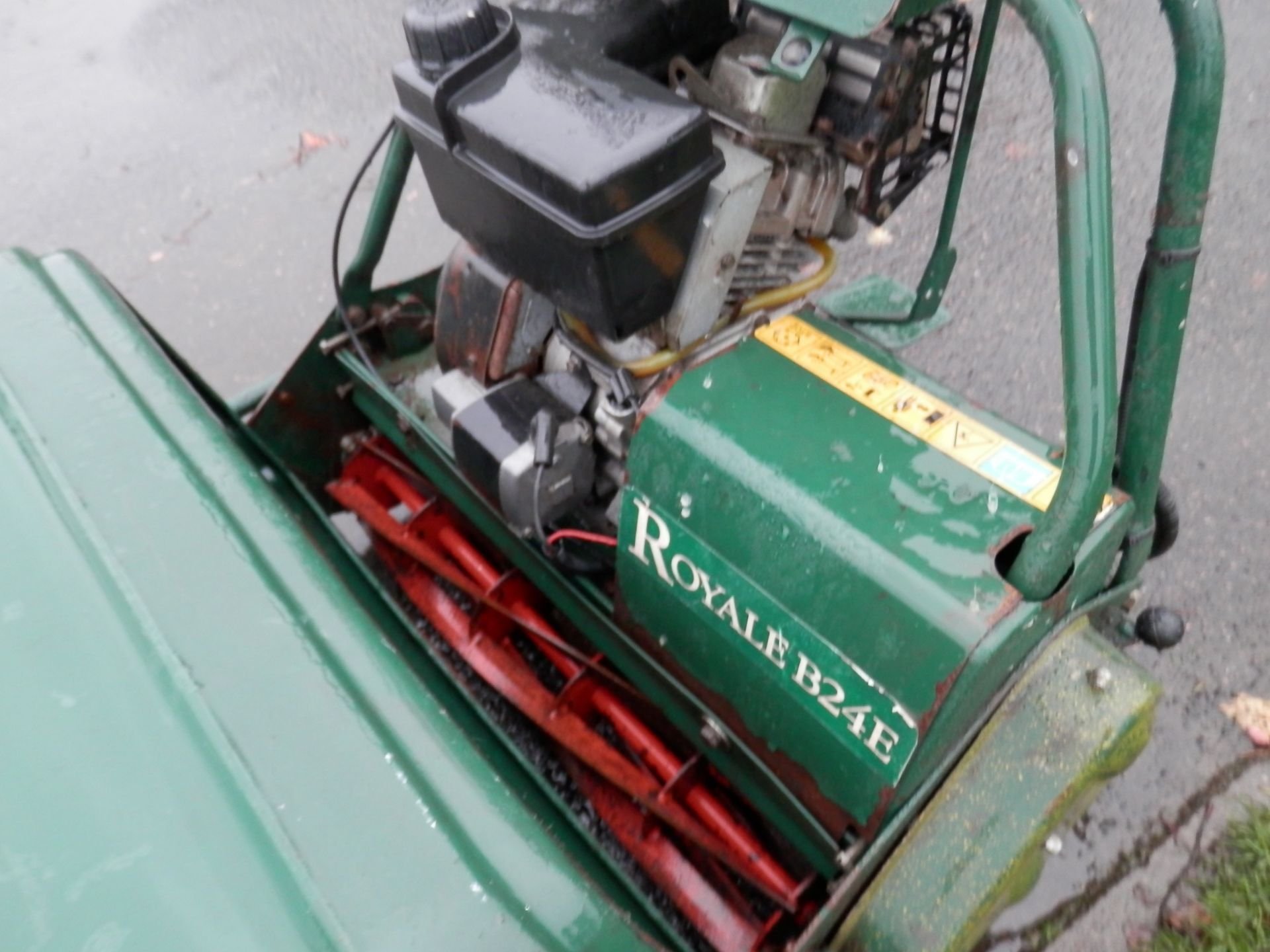 ATCO ROYALE B24E SELF PROPELLED PETROL MOWER. GOOD WORKING ORDER. - Image 4 of 8