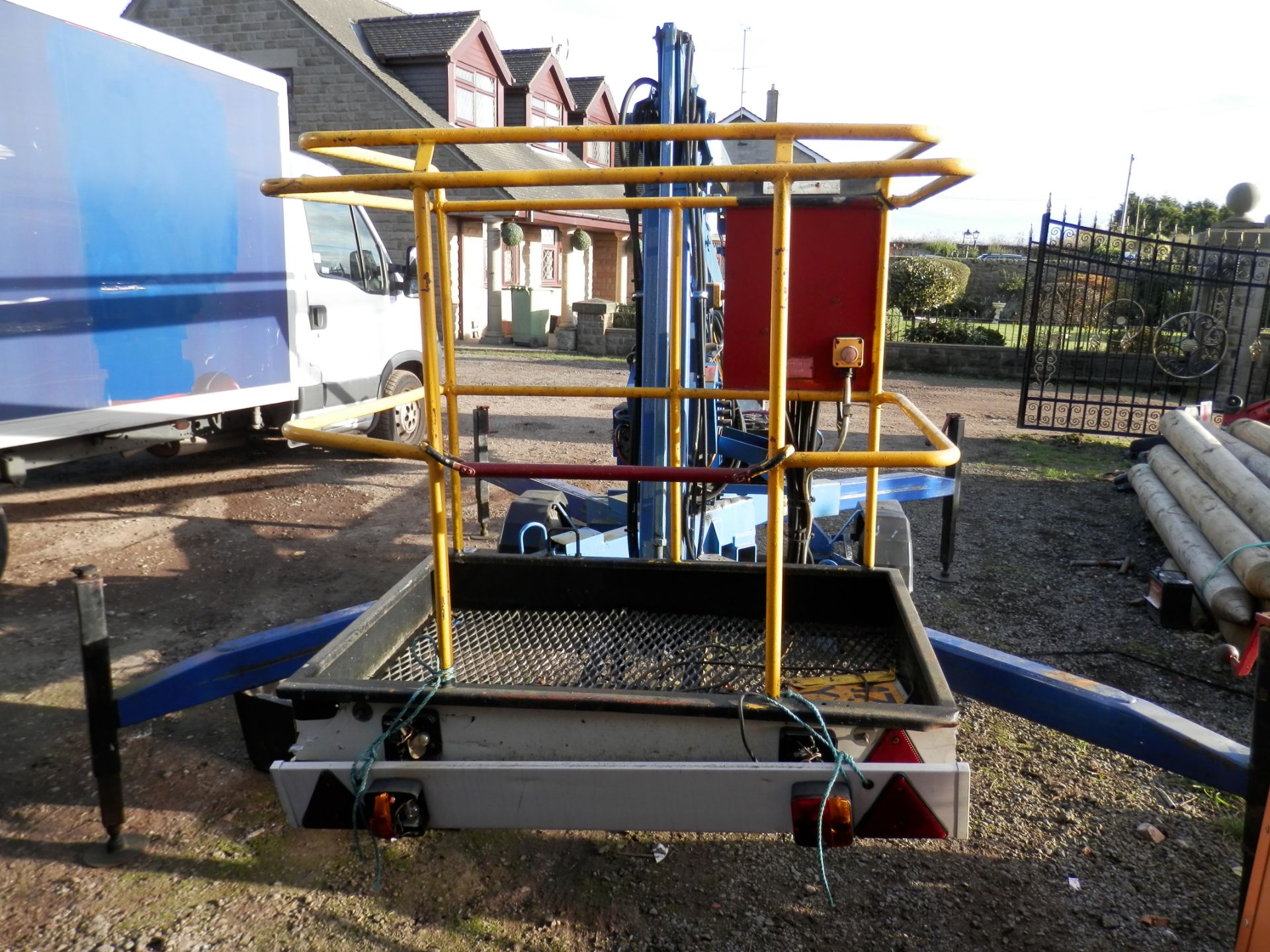 SCISSOR LIFT 2 PERSON, WORKING PLATFORM, 215KG SWL. - Image 4 of 9