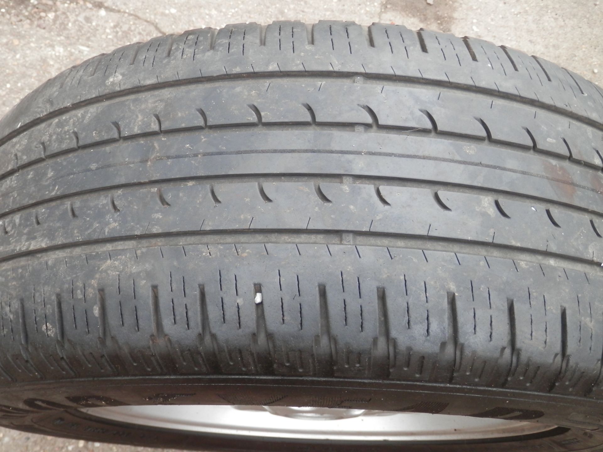 1 X RANGE ROVER VOGUE TD6 18" WHEEL & DECENT GOODYEAR TYRE. 255/60/18. FROM A 2004 CAR. FITS OTHERS - Image 4 of 5