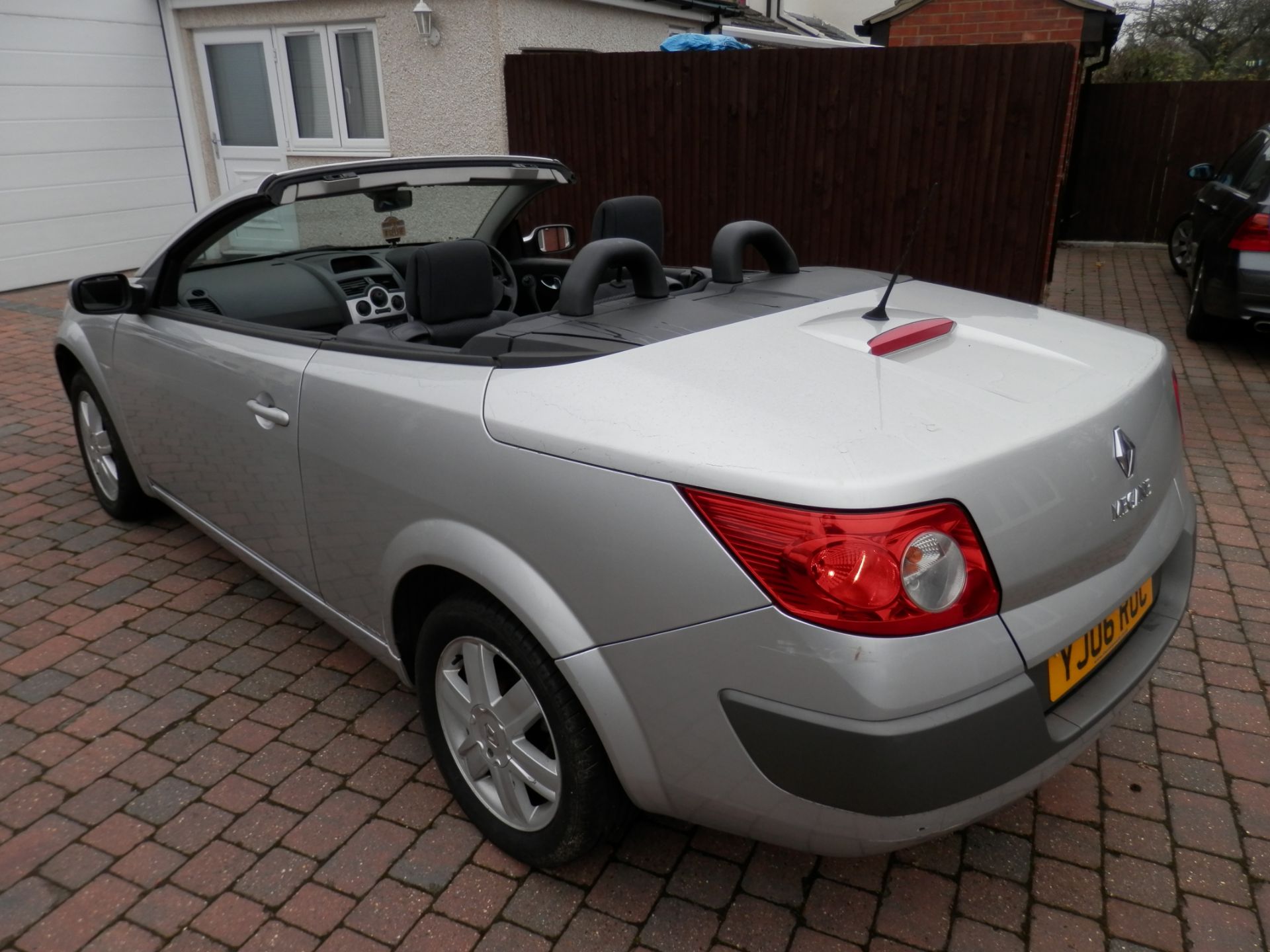 2006/06 RENAULT MEGANE DYNAMIQUE CONVERTIBLE 1.6 VVT, ONLY 54K MILES, MOT MARCH 2017, GREAT CAR - Image 6 of 16