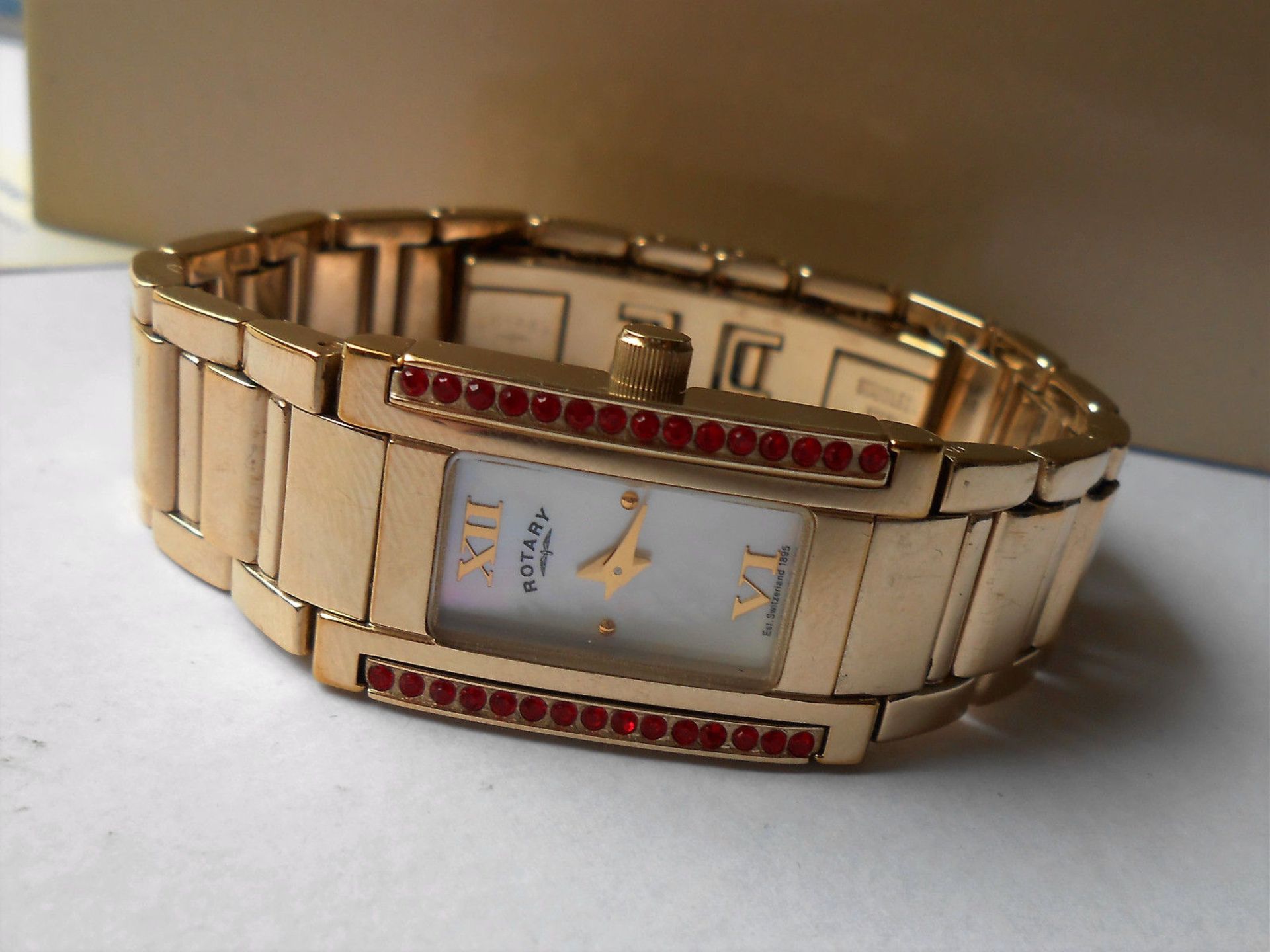 LADIES GOLD STAINLESS STEEL ROTARY WATCH WITH INTERCHANGEABLE BEZELS *NO VAT* - Image 4 of 8