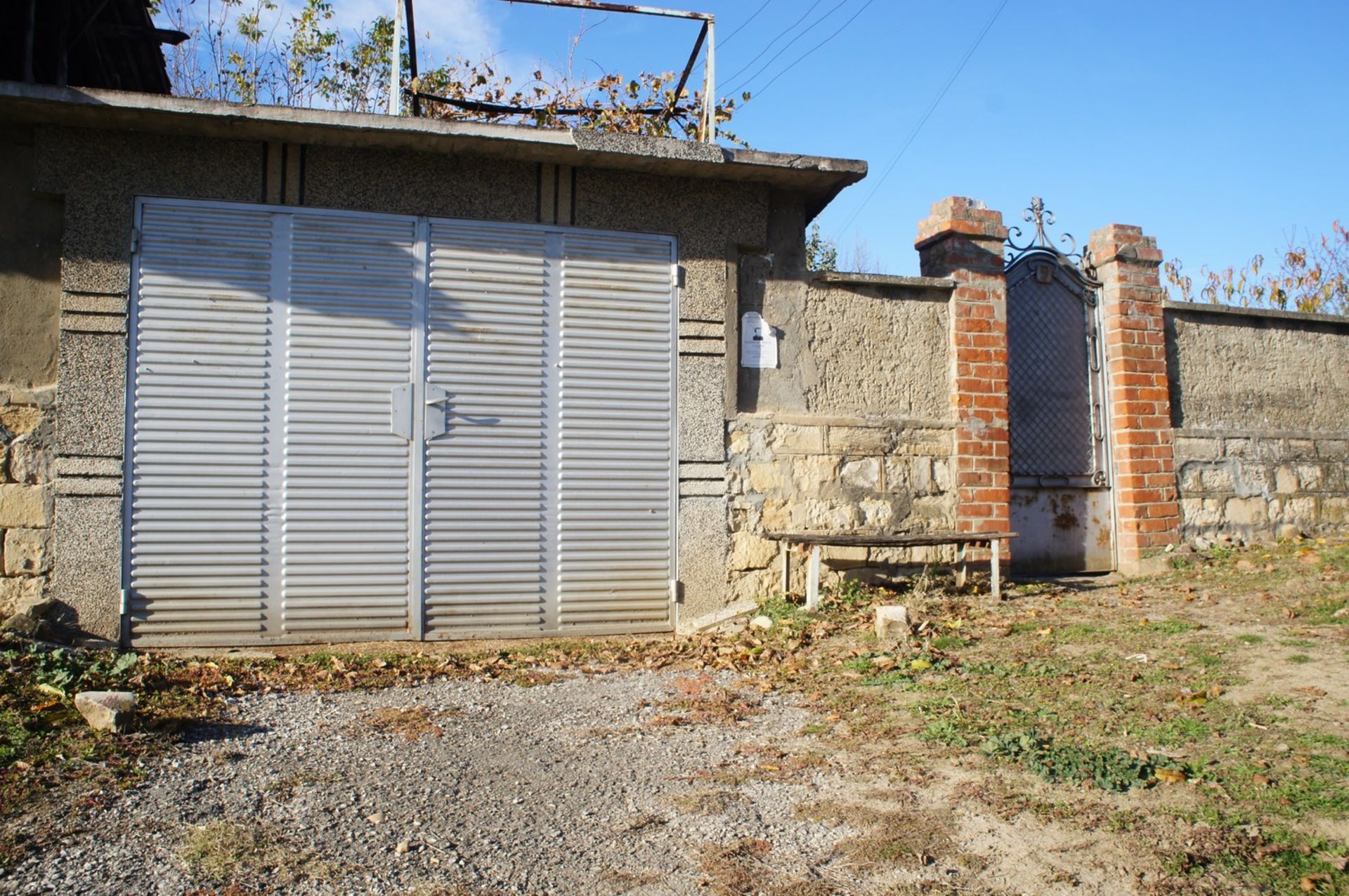 IMMACULATE Freehold Home and Land NR Veliko Tarnovo, Bulgaria - Image 41 of 47