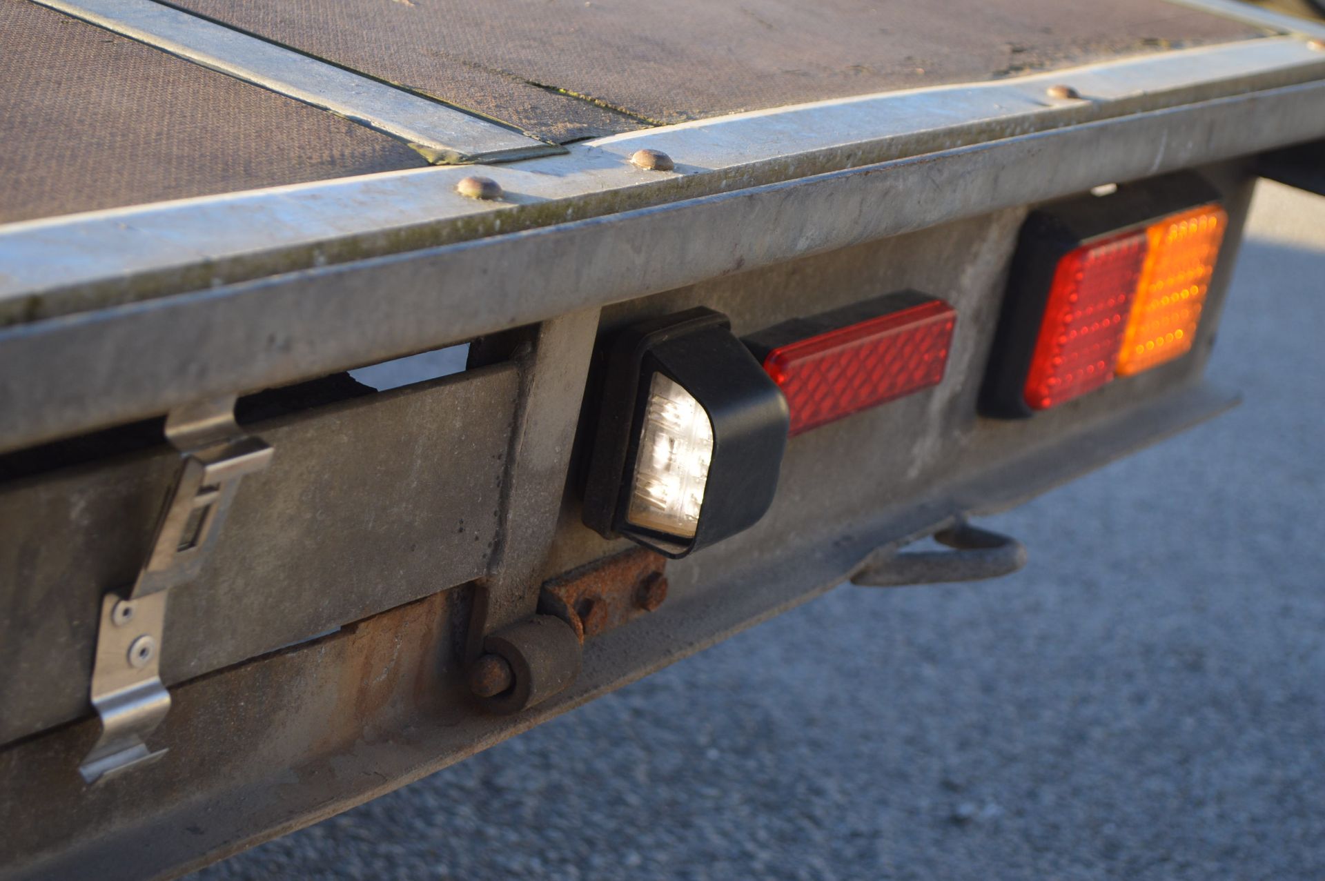 3.5 TON TWIN-AXLE 18 FOOT BLUE-LINE TRAILER - LIGHTS WORKING *NO VAT* - Image 17 of 19