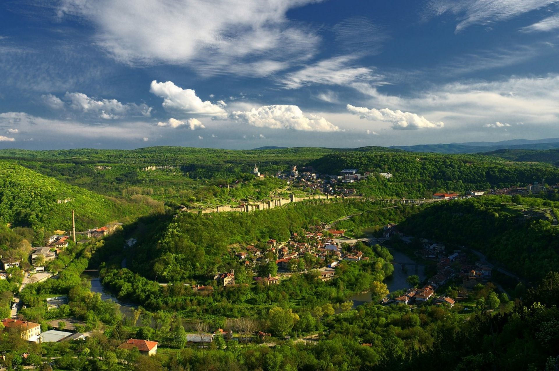 IMMACULATE Freehold Home and Land NR Veliko Tarnovo, Bulgaria - Image 45 of 47