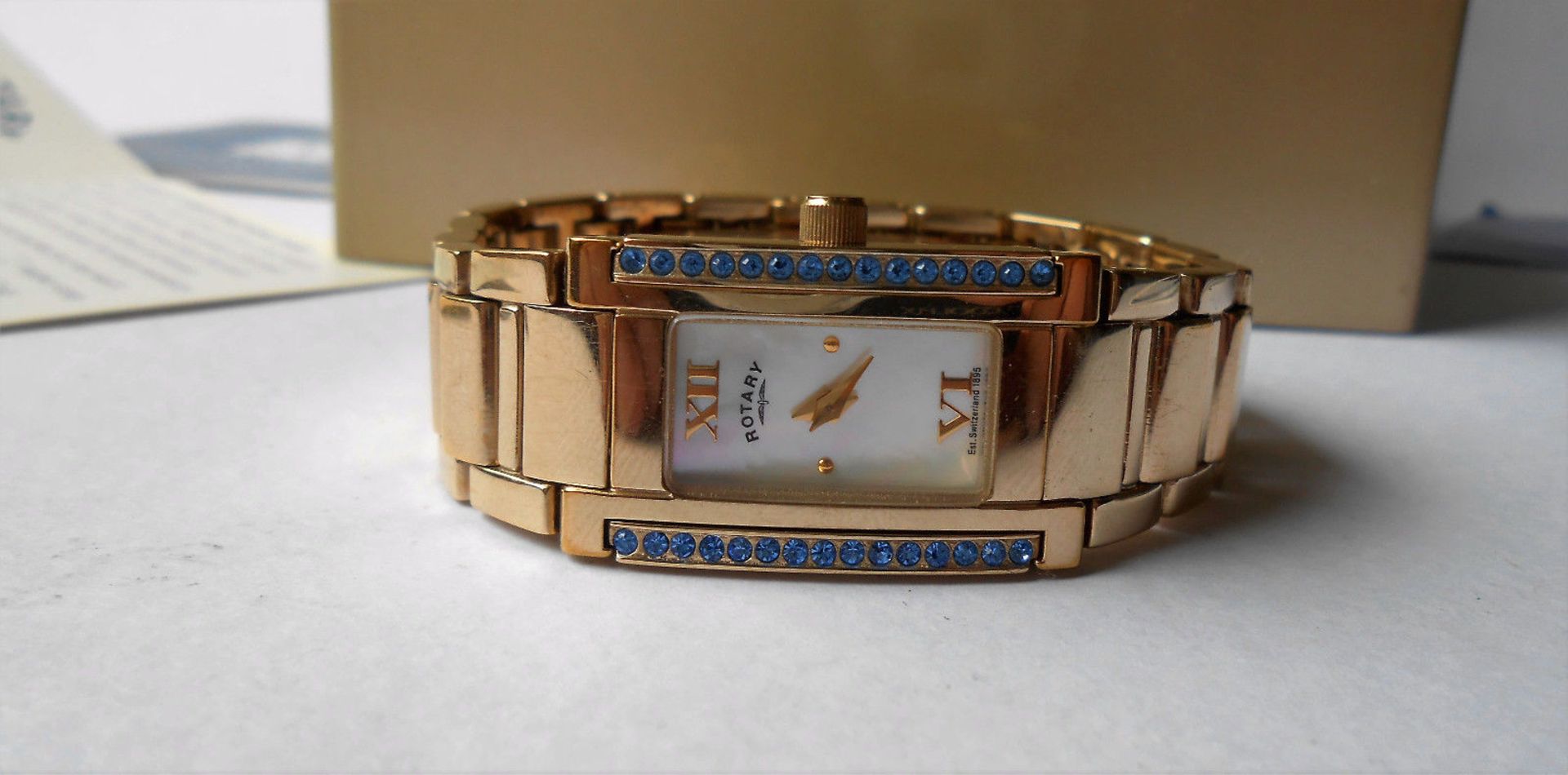 LADIES GOLD STAINLESS STEEL ROTARY WATCH WITH INTERCHANGEABLE BEZELS *NO VAT* - Image 5 of 8