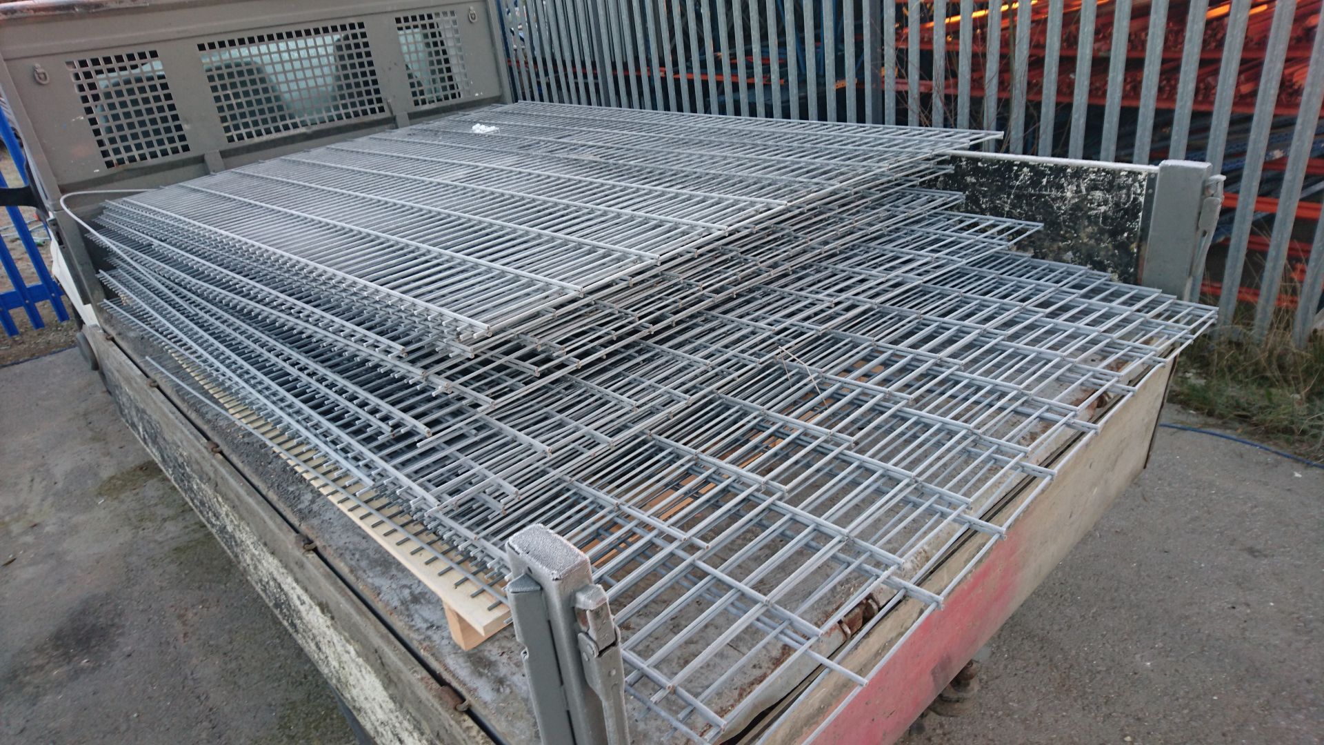 APPROX 26 PANELS OF FENCING *NO VAT*