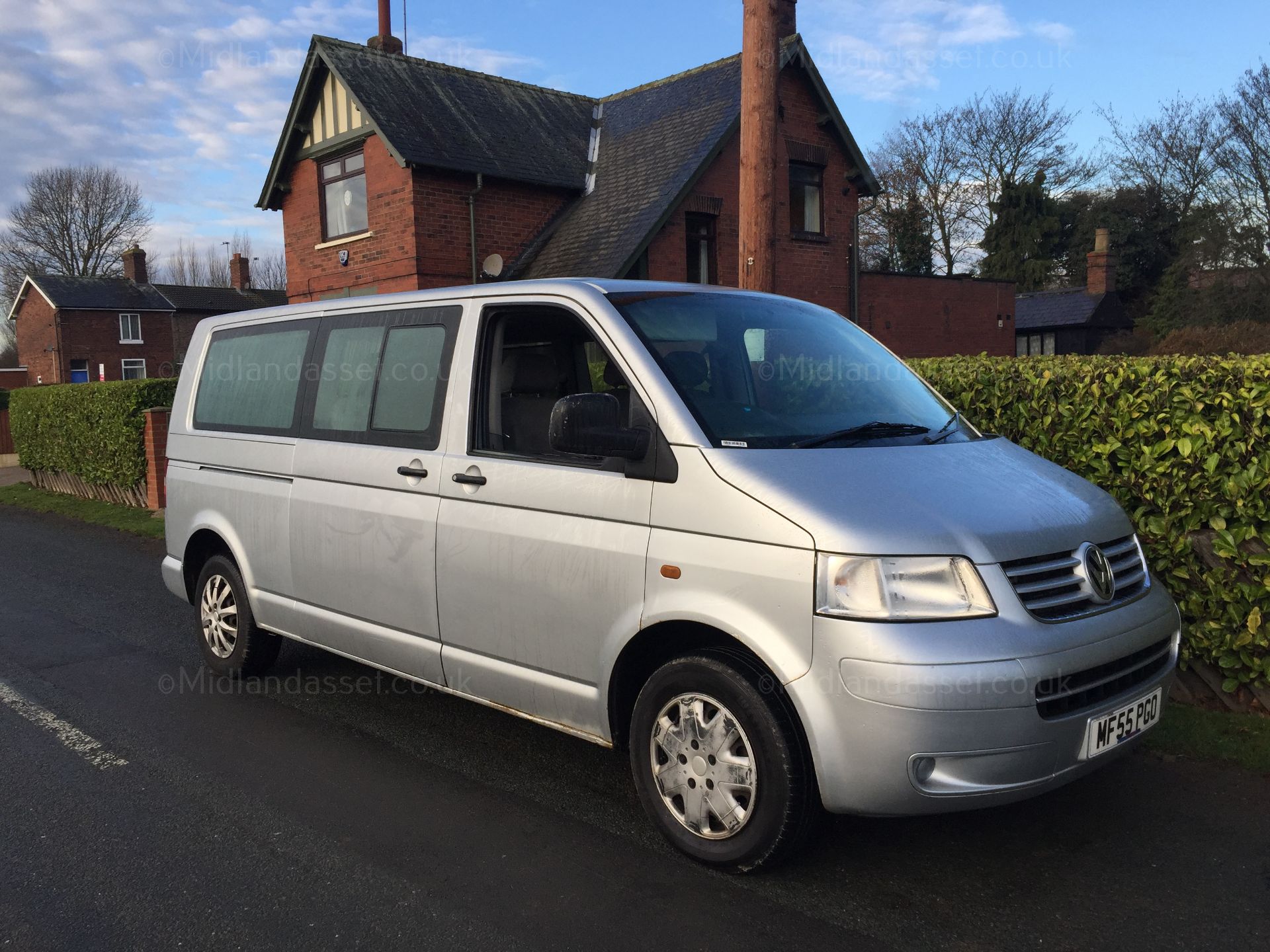 2005/55 REG VOLKSWAGEN TRANSPORTER T30 104 TDI LWB 8 SEAT MINIBUS *NO VAT*