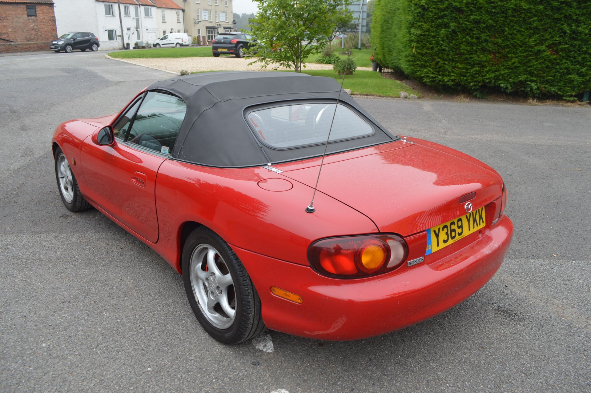 2001/Y REG MAZDA MX-5 1.81 CONVERTIBLE, UPRATED SUSPENSION, BRAKES, INDUCTION, - Image 4 of 17