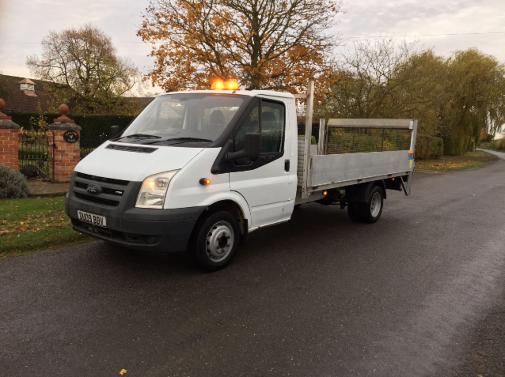 2009/09 REG FORD TRANSIT 100 T350L RWD FLATBED WITH TAIL-LIFT *NO VAT*