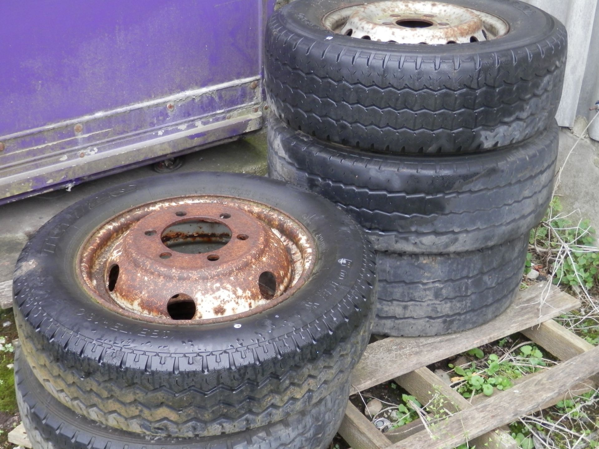 85 + ASSORTED LORRY, CAR & TRAILER TYRES & WHEELS, AS PICTURED. BUYER TO COLLECT COMPLETE JOBLOT. - Image 8 of 10