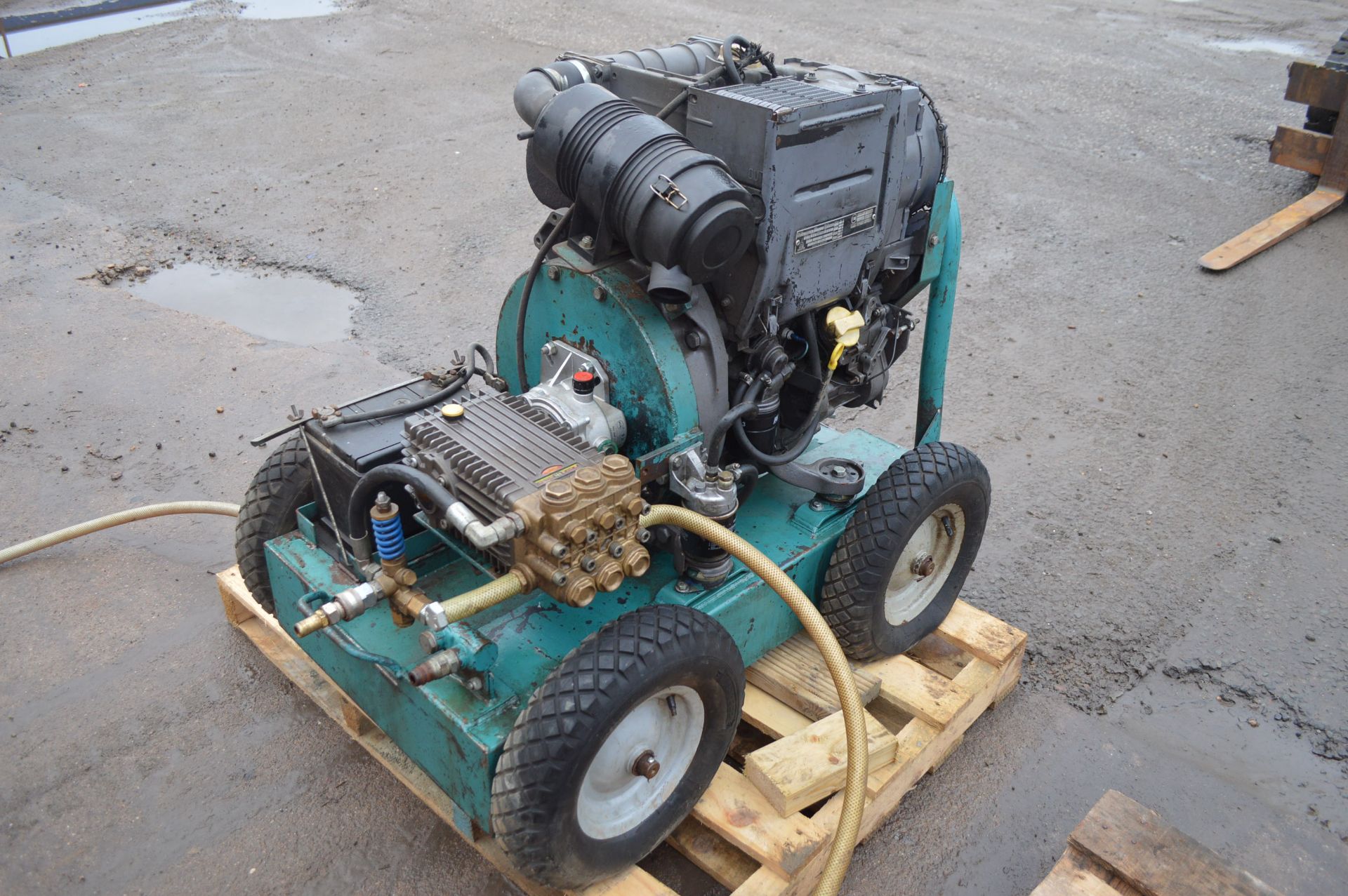 WHEELED DIESEL PRESSURE WASHER *NO VAT* - Image 6 of 9