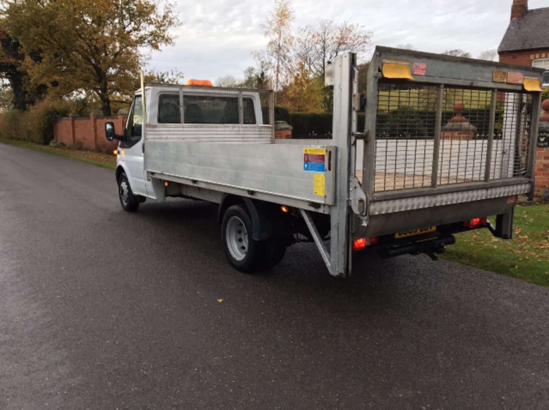 2009/09 REG FORD TRANSIT 100 T350L RWD FLATBED WITH TAIL-LIFT *NO VAT* - Image 3 of 10