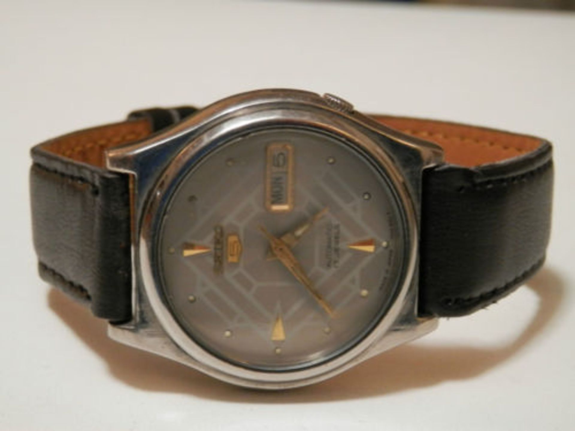 1984 WORKING SEIKO 7009 AUTOMATIC 17 JEWEL DAY/DATE WATCH, STAINLESS CASE. - Image 4 of 18