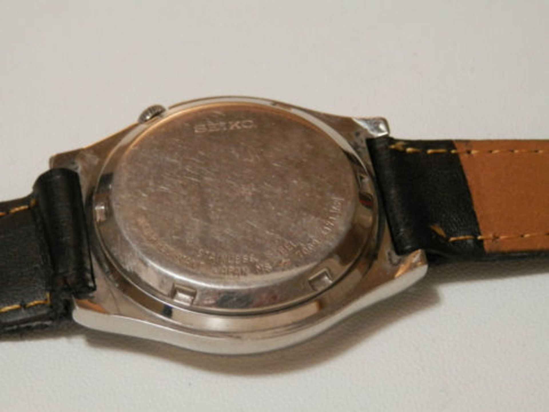 1984 WORKING SEIKO 7009 AUTOMATIC 17 JEWEL DAY/DATE WATCH, STAINLESS CASE. - Image 17 of 18