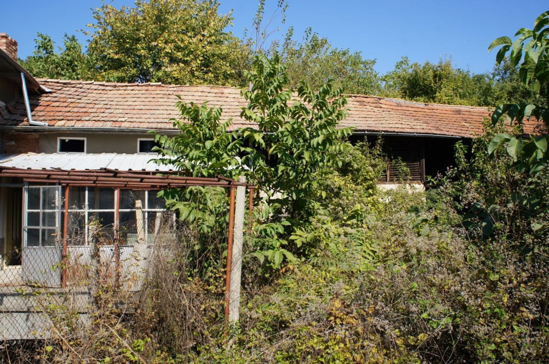 BIG FREEHOLD HOME AND LAND IN SLOMER, BULGARIA - Image 8 of 42