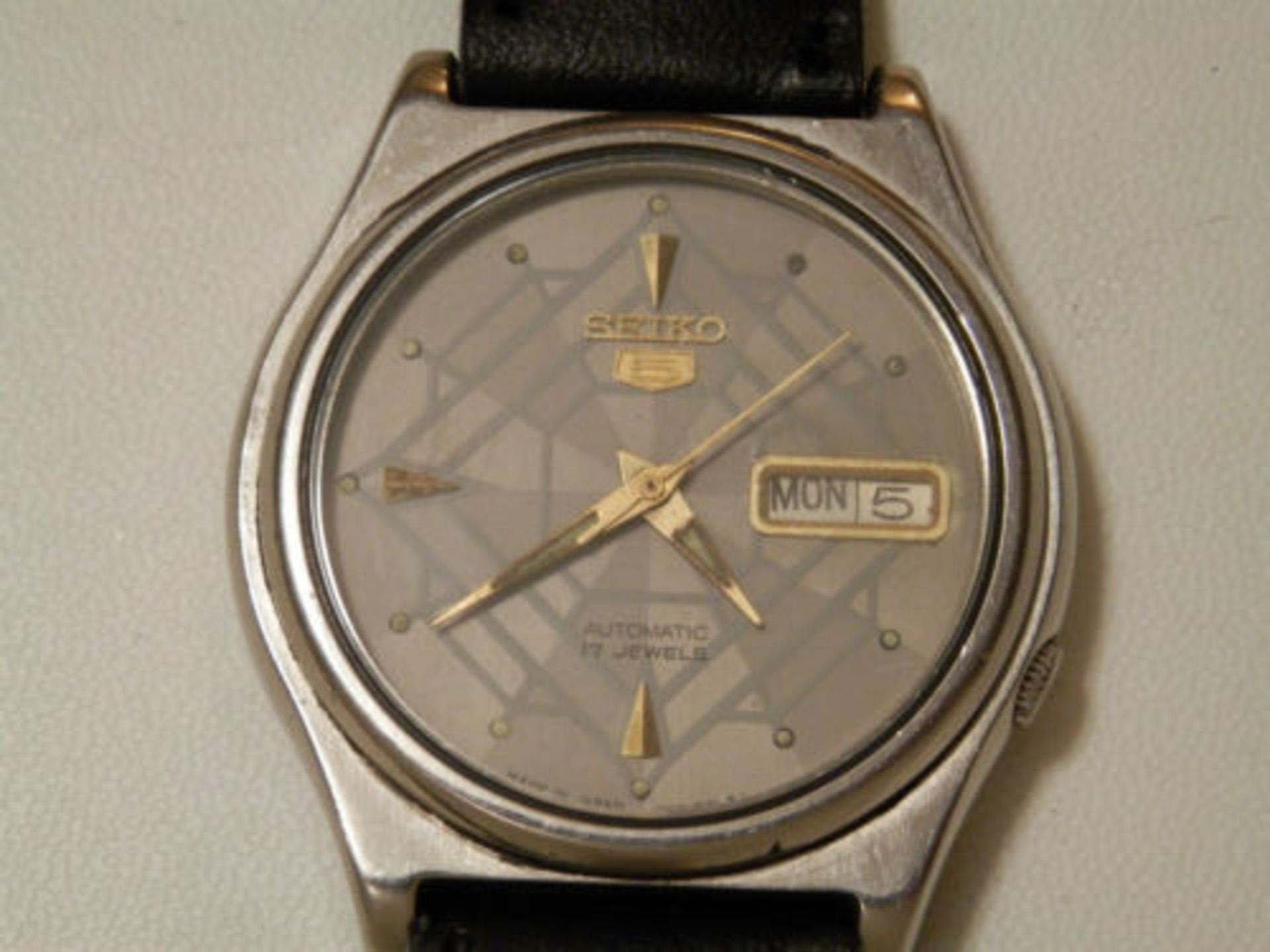 1984 WORKING SEIKO 7009 AUTOMATIC 17 JEWEL DAY/DATE WATCH, STAINLESS CASE. - Image 13 of 18