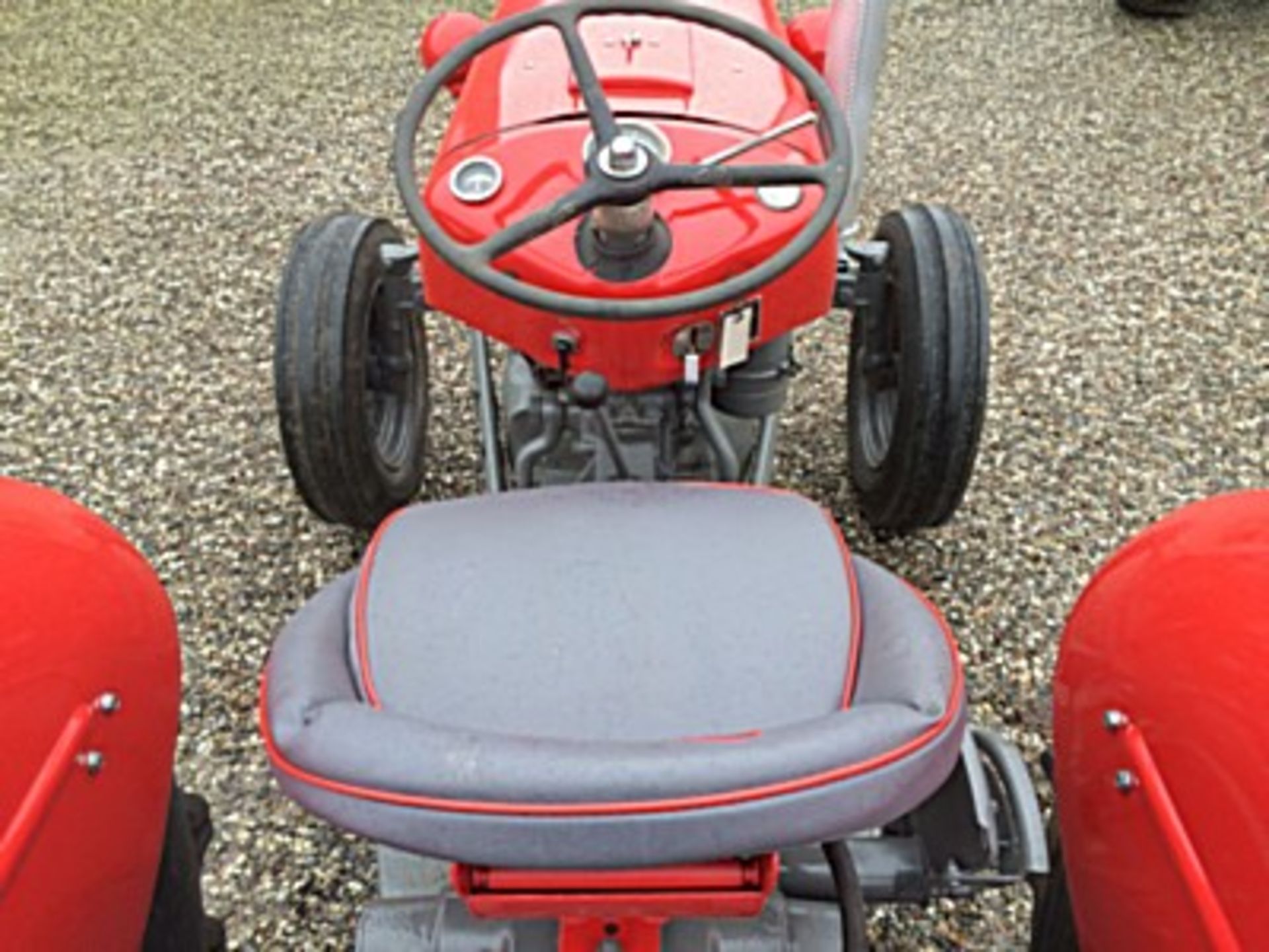 MASSEY FERGUSON Serial number SHMYW325885 - manufactured during 1963 but unregistered the new owner - Image 8 of 21