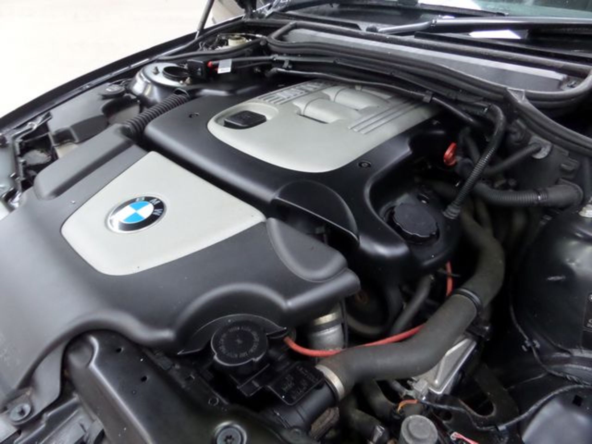 BMW Chassis number WBABV52030PS75693 - this "Modern Day Classic" benefits from having only two - Image 29 of 30