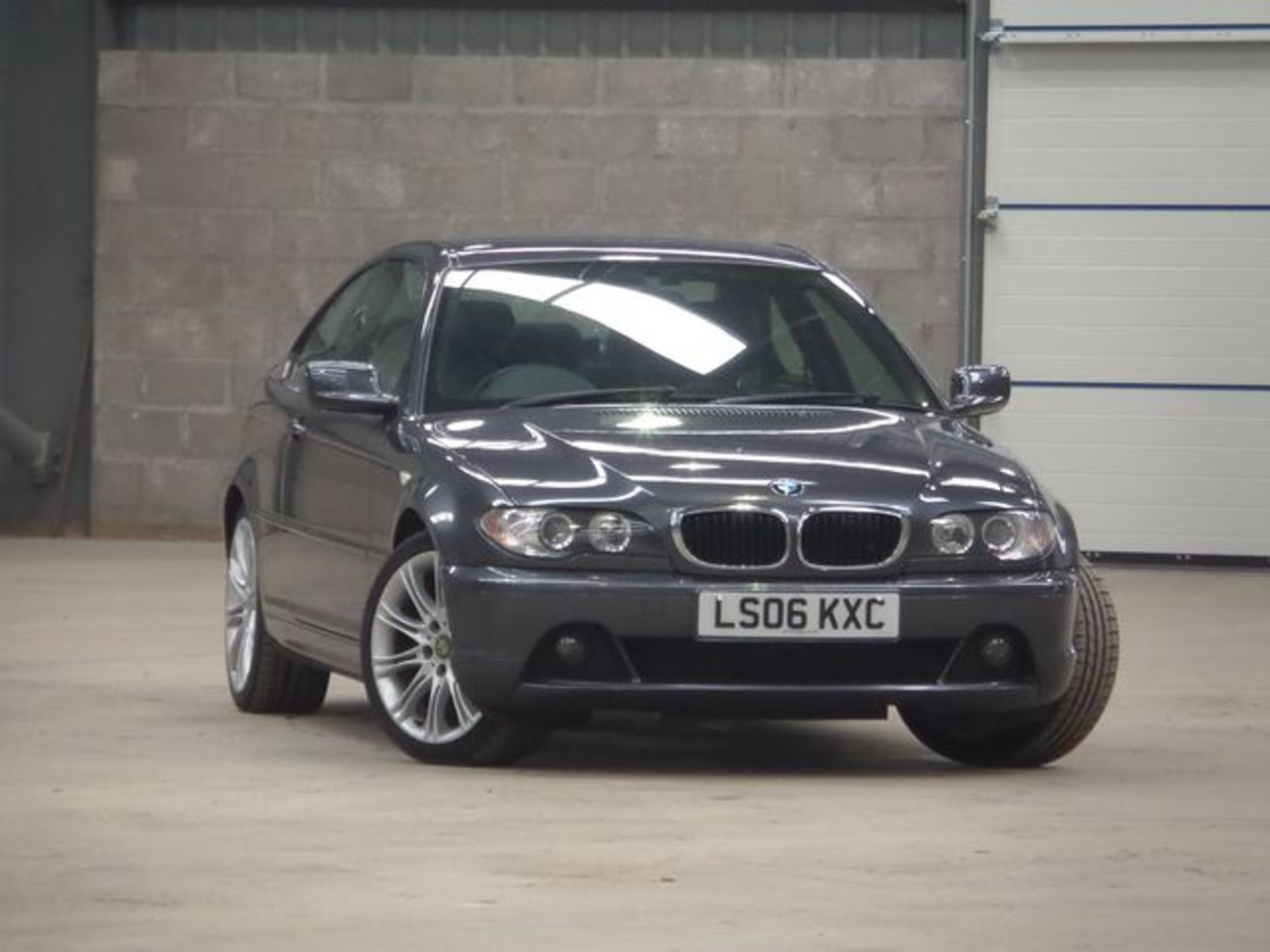 BMW Chassis number WBABV52030PS75693 - this "Modern Day Classic" benefits from having only two - Image 15 of 30