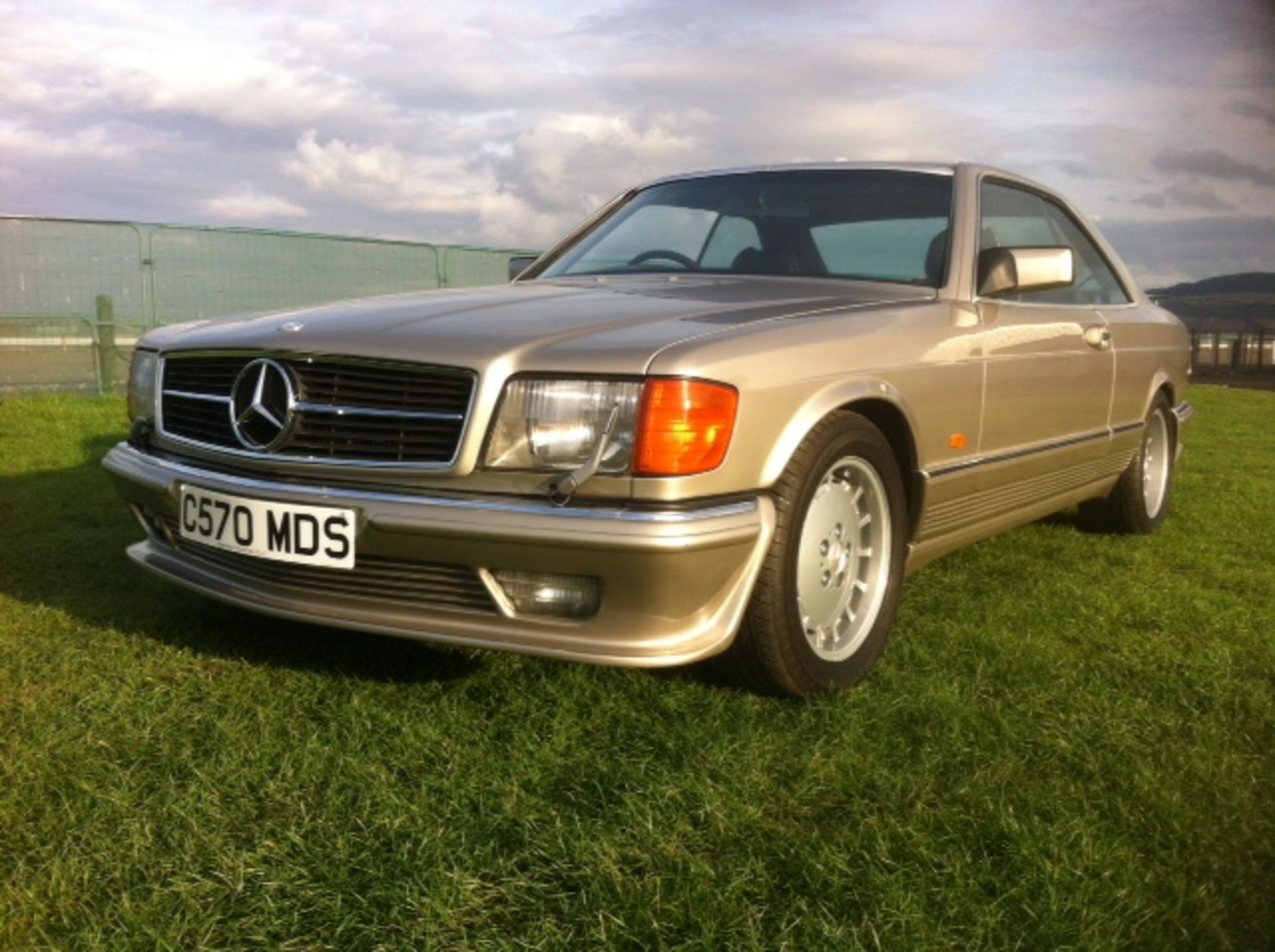 MERCEDES WDB1260442A179725 - offered with a partial service history and various handbooks along - Image 2 of 5
