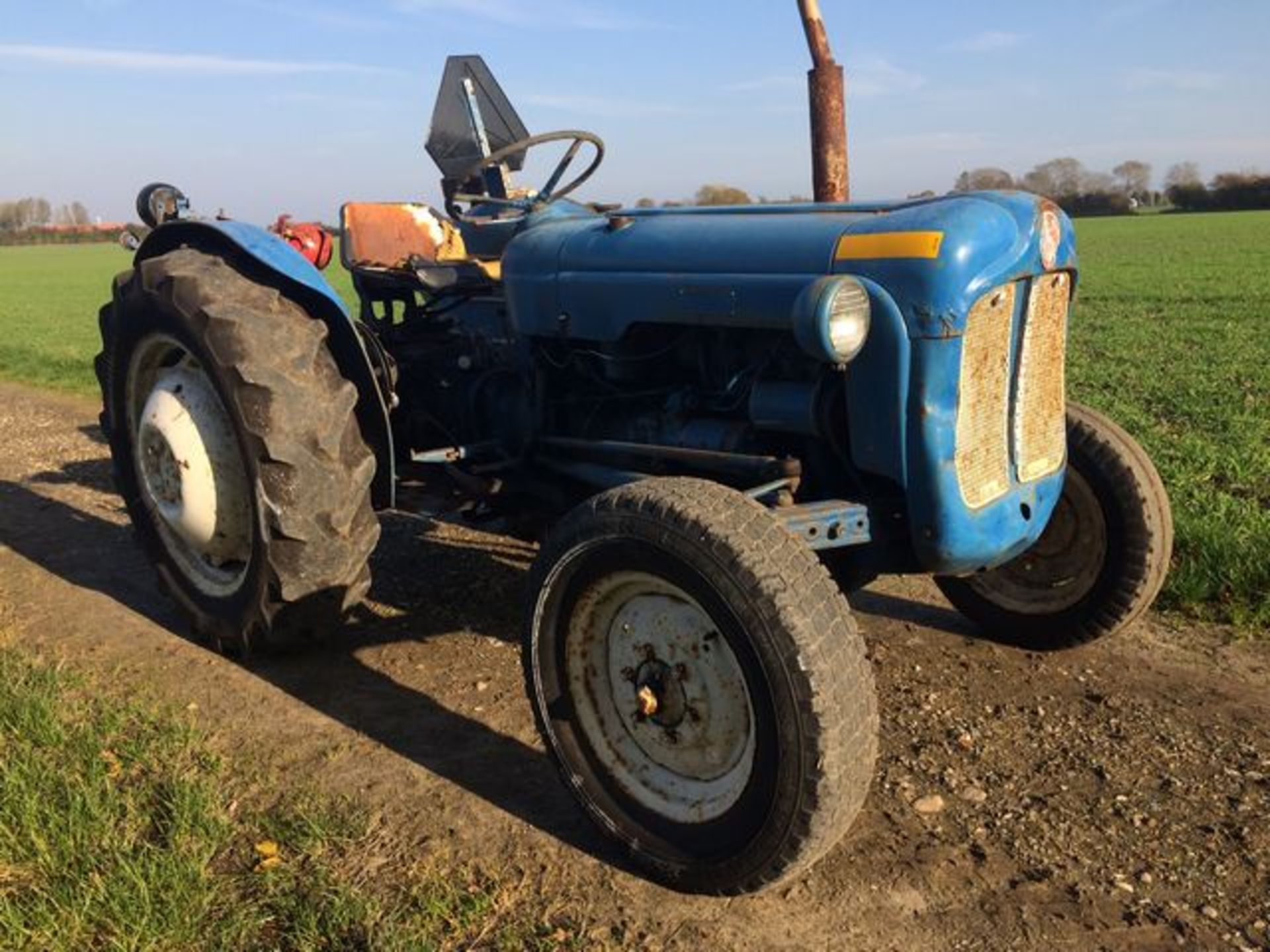 FORDSON Showing gearbox number 957E7003T4 we date this example to approximately 1961. Showing 6145