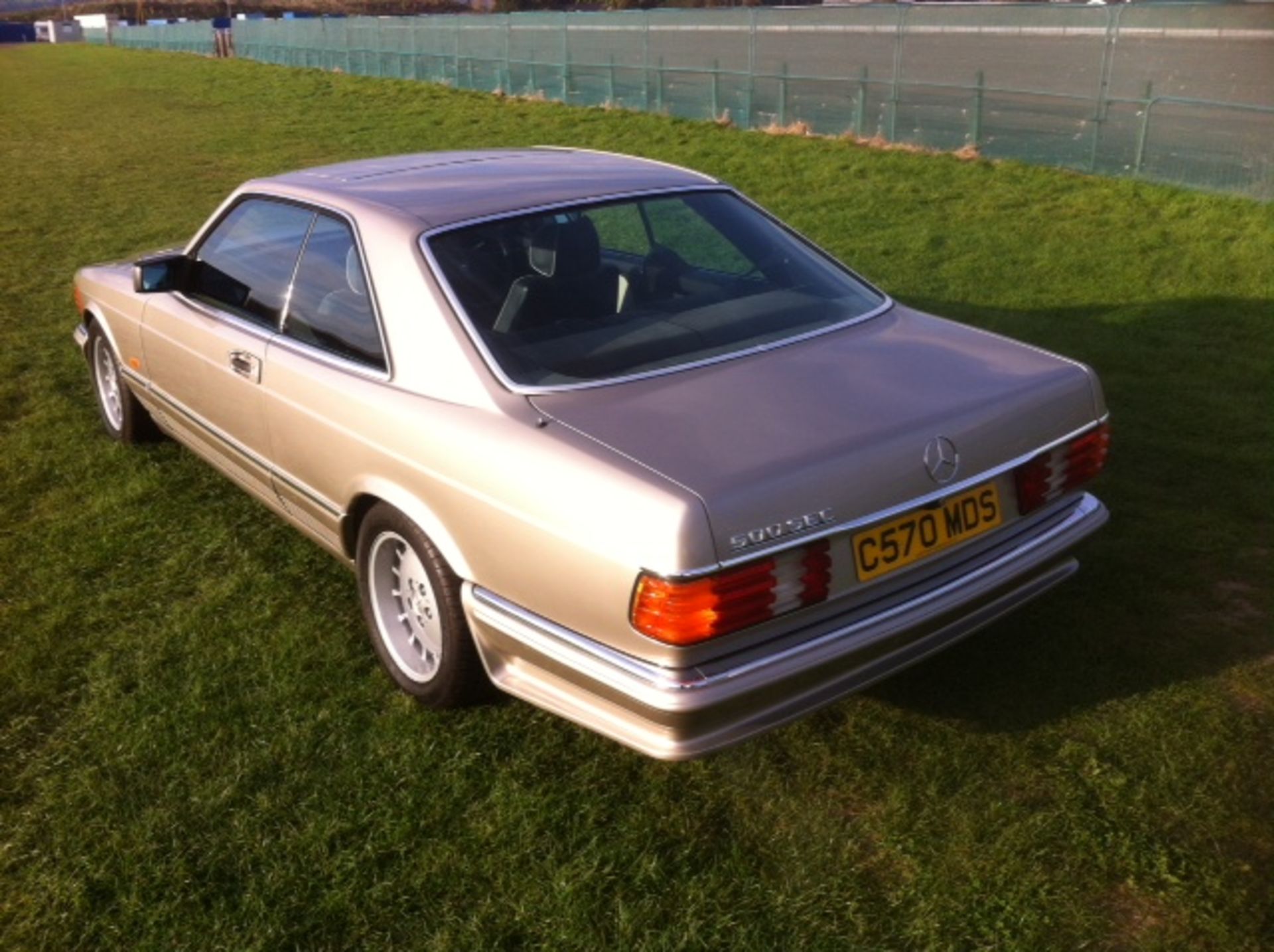 MERCEDES WDB1260442A179725 - offered with a partial service history and various handbooks along - Image 3 of 5