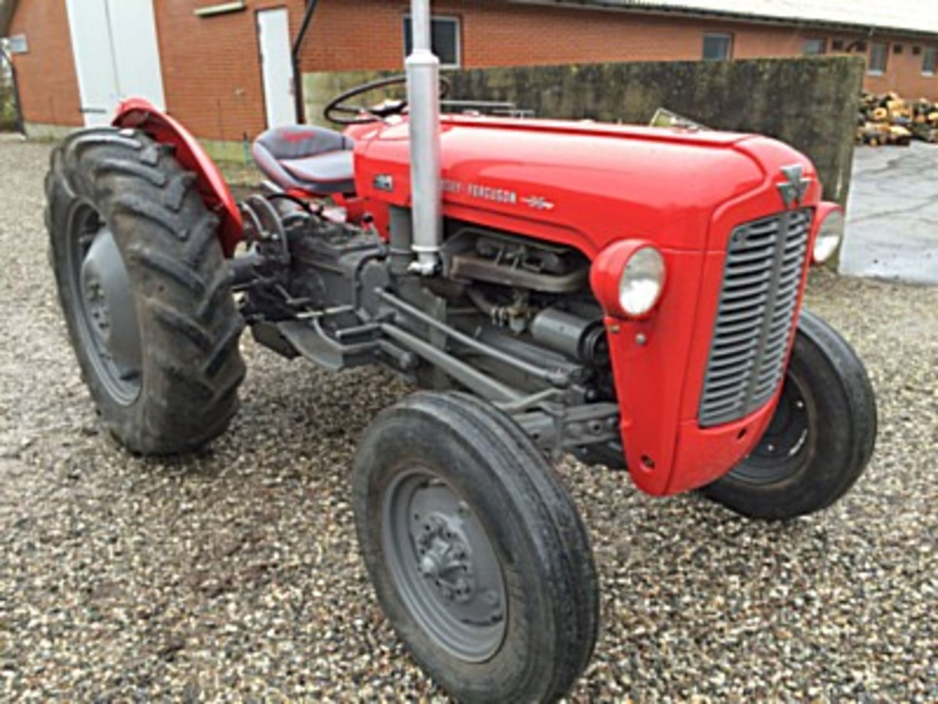 MASSEY FERGUSON Serial number SHMYW325885 - manufactured during 1963 but unregistered the new owner - Image 5 of 21