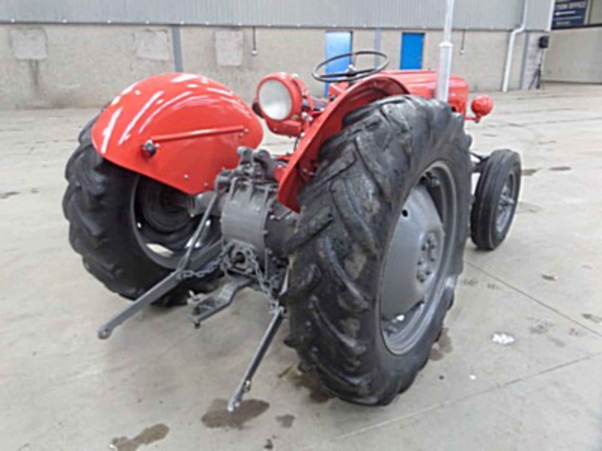 MASSEY FERGUSON Serial number SHMYW325885 - manufactured during 1963 but unregistered the new owner - Image 18 of 21