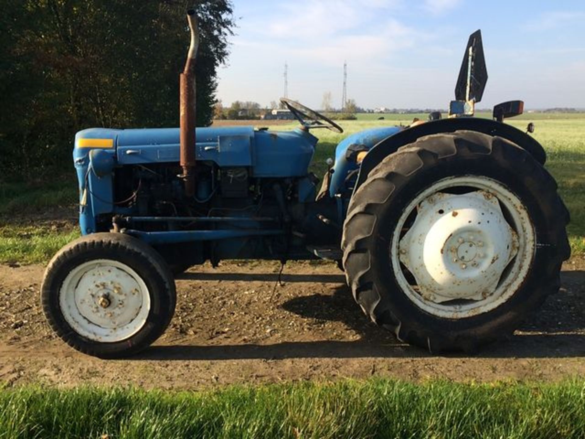 FORDSON Showing gearbox number 957E7003T4 we date this example to approximately 1961. Showing 6145 - Image 5 of 9