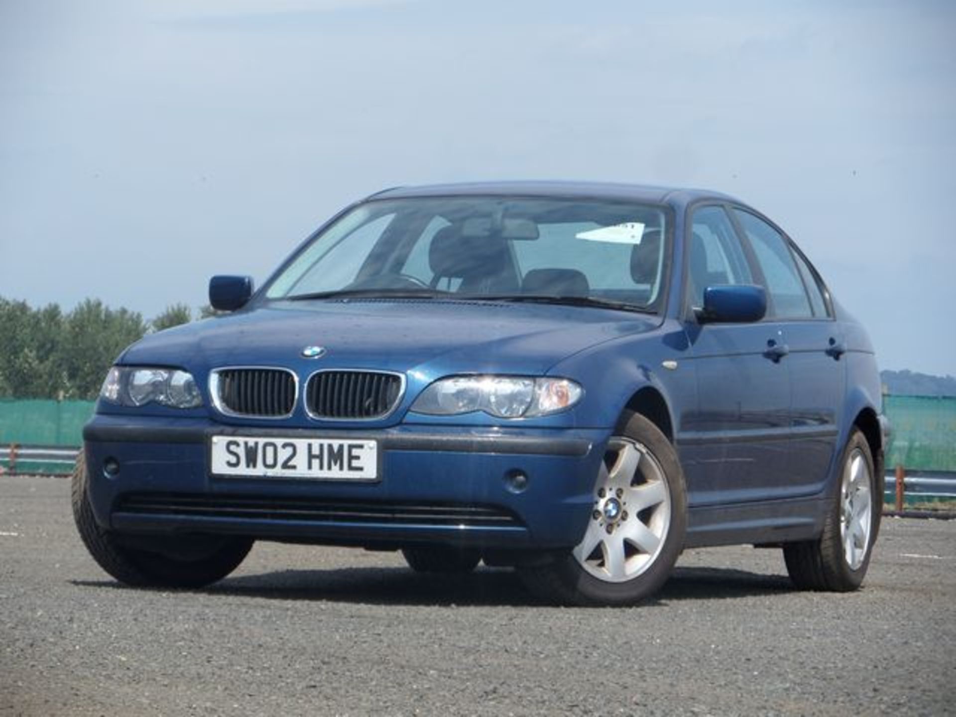 BMW E46 BMW 316i SE first registered on July 12th 2002 having covered a genuine 27033 miles in the - Image 4 of 5