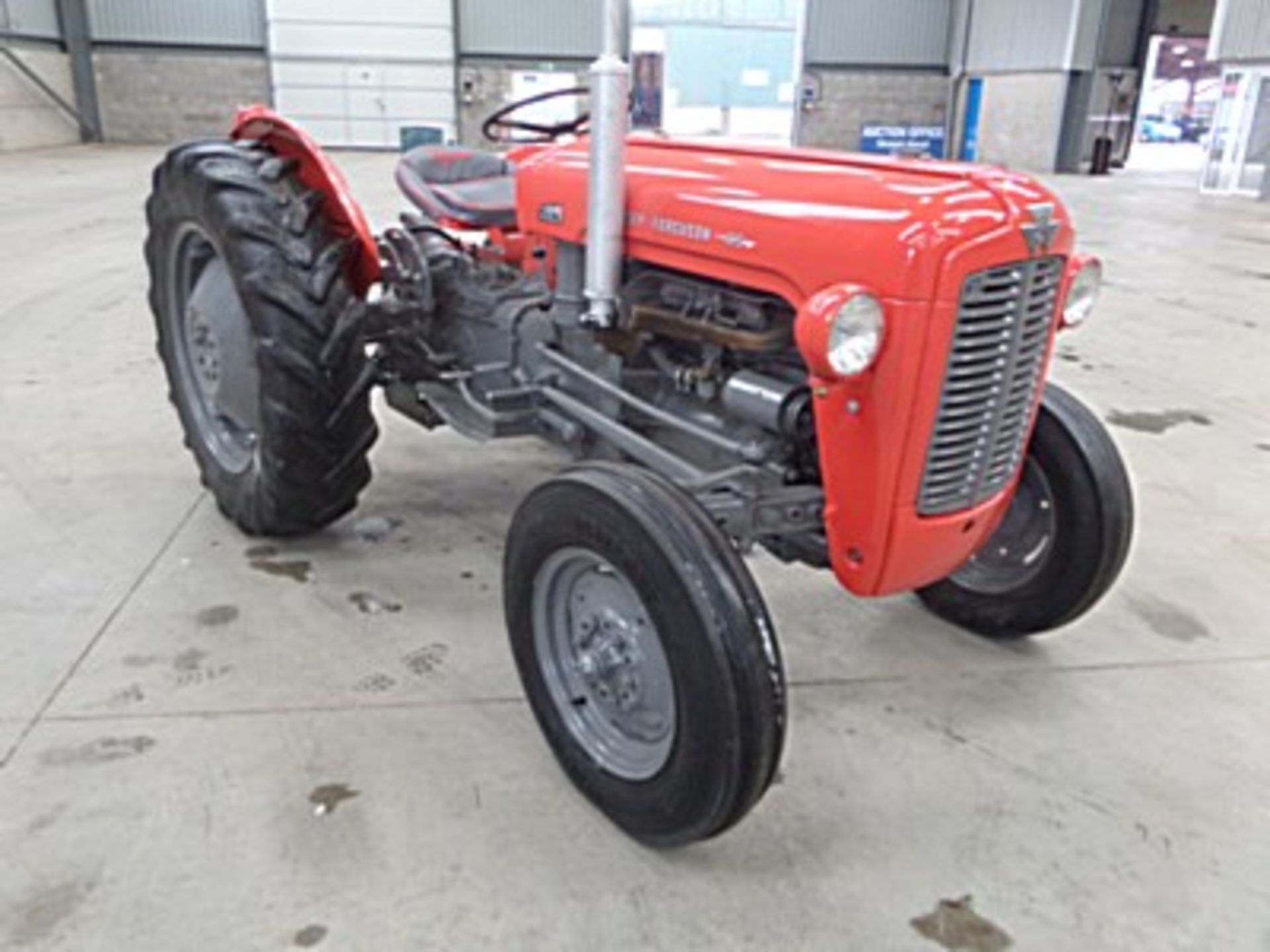 MASSEY FERGUSON Serial number SHMYW325885 - manufactured during 1963 but unregistered the new owner - Image 19 of 21