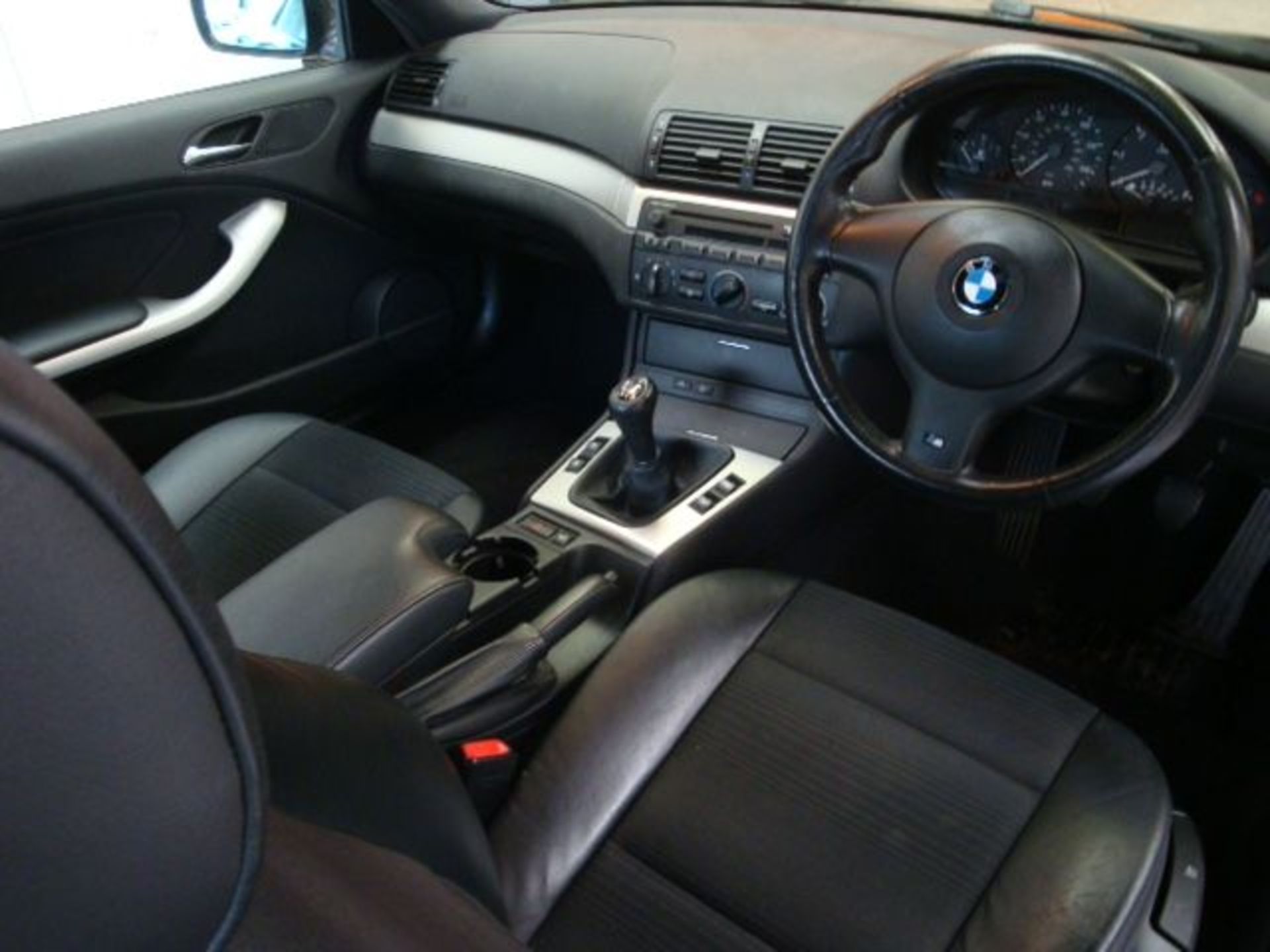 BMW Chassis number WBABV52030PS75693 - this "Modern Day Classic" benefits from having only two - Image 8 of 30